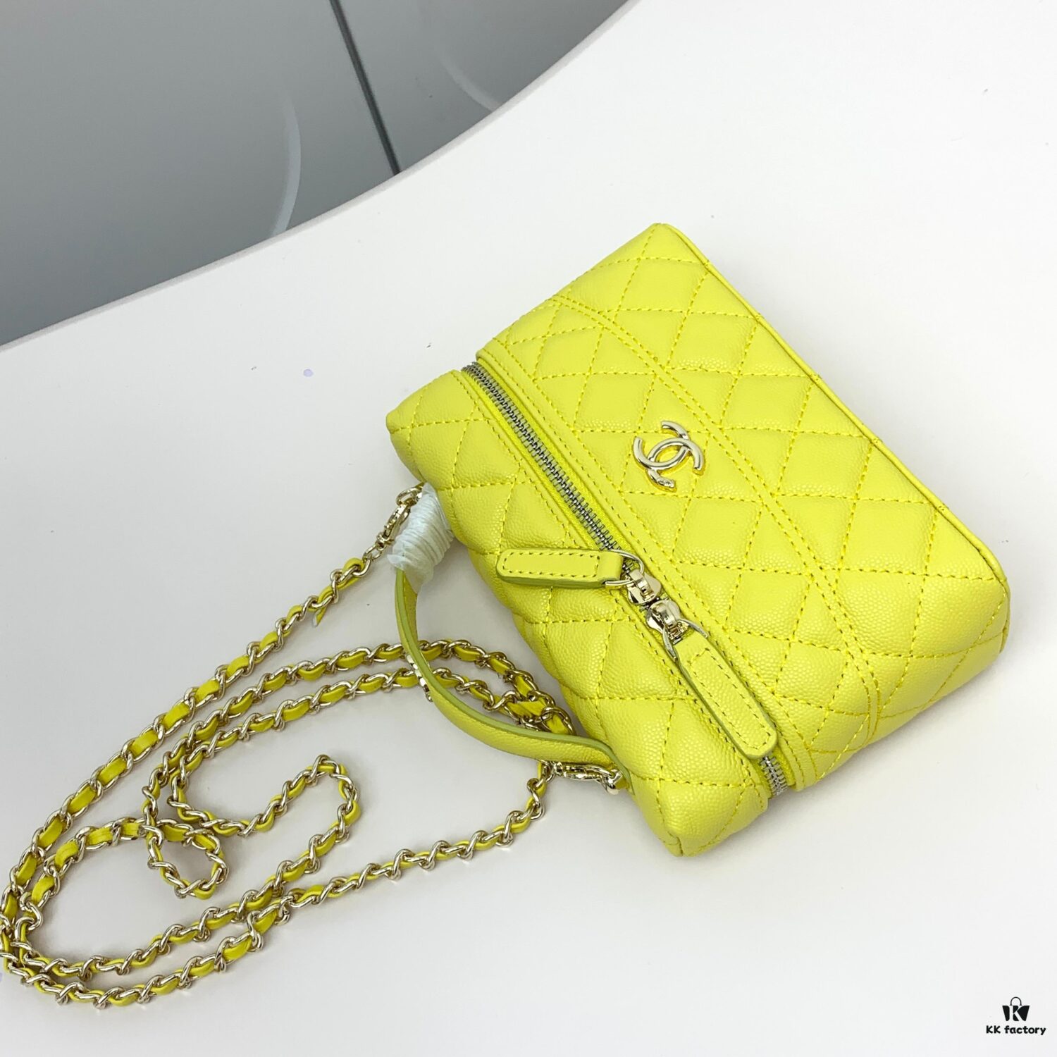 Chanel 25c LPCHANL - Vintage Elegance with Sophisticated Charm