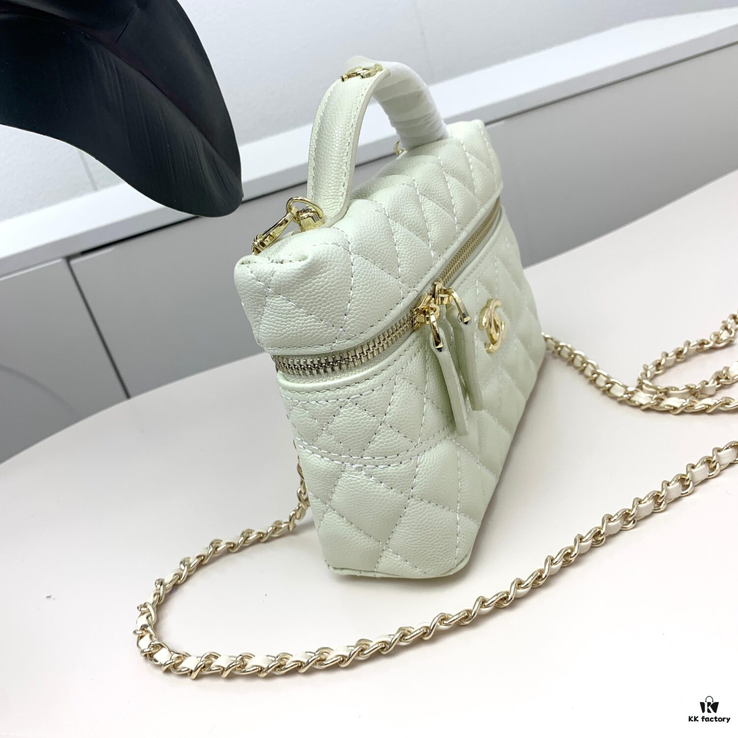 693046b4f09edb6de4c4df19 Chanel 25c LPCHANL - Vintage Elegance with Sophisticated Charm