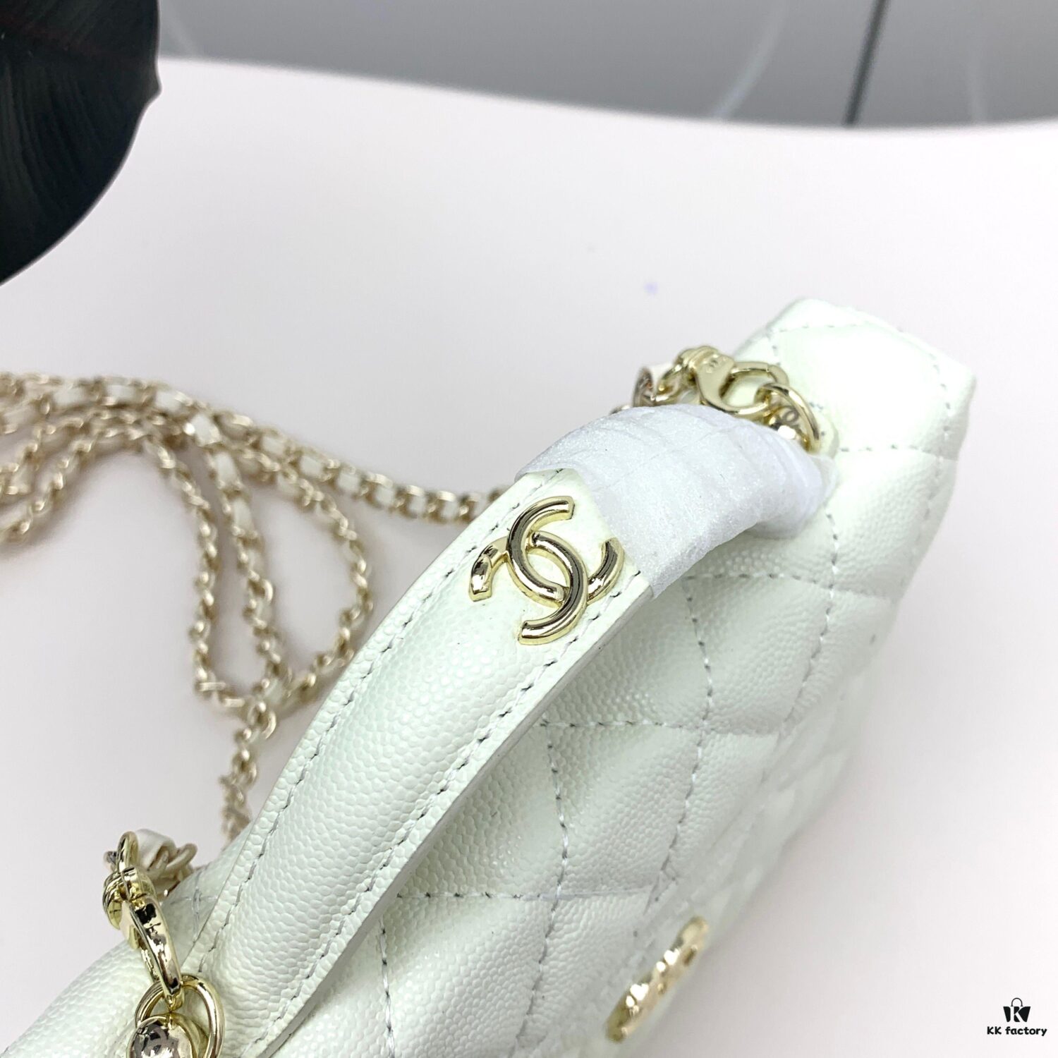 693046bbf09edb6de4c4df1c Chanel 25c LPCHANL - Vintage Elegance with Sophisticated Charm