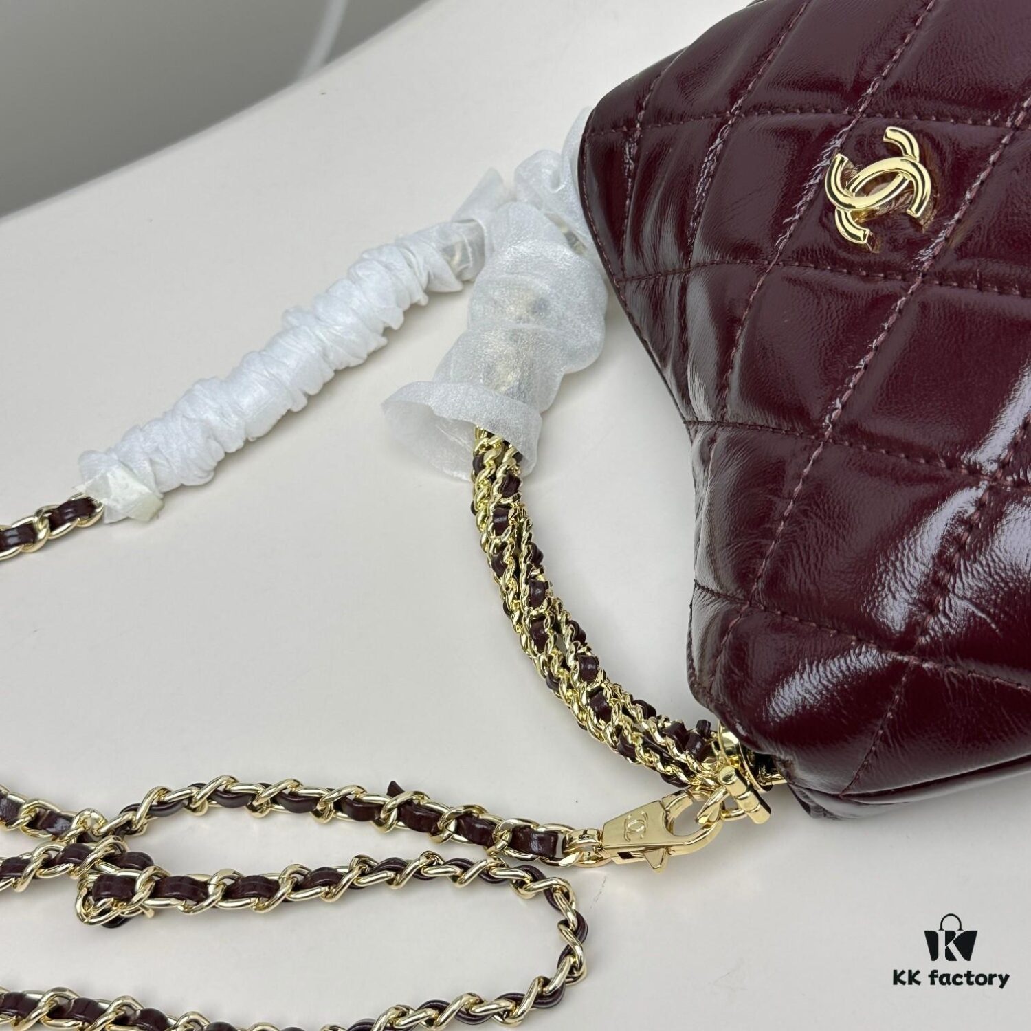 693046f1f09edb6de4c4df57 Chanel CHANEL 24A Handle Lunchbox Bag