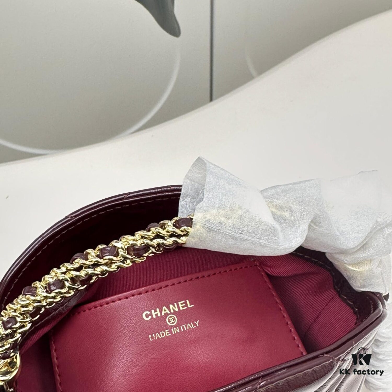 693046f4f09edb6de4c4df59 Chanel CHANEL 24A Handle Lunchbox Bag