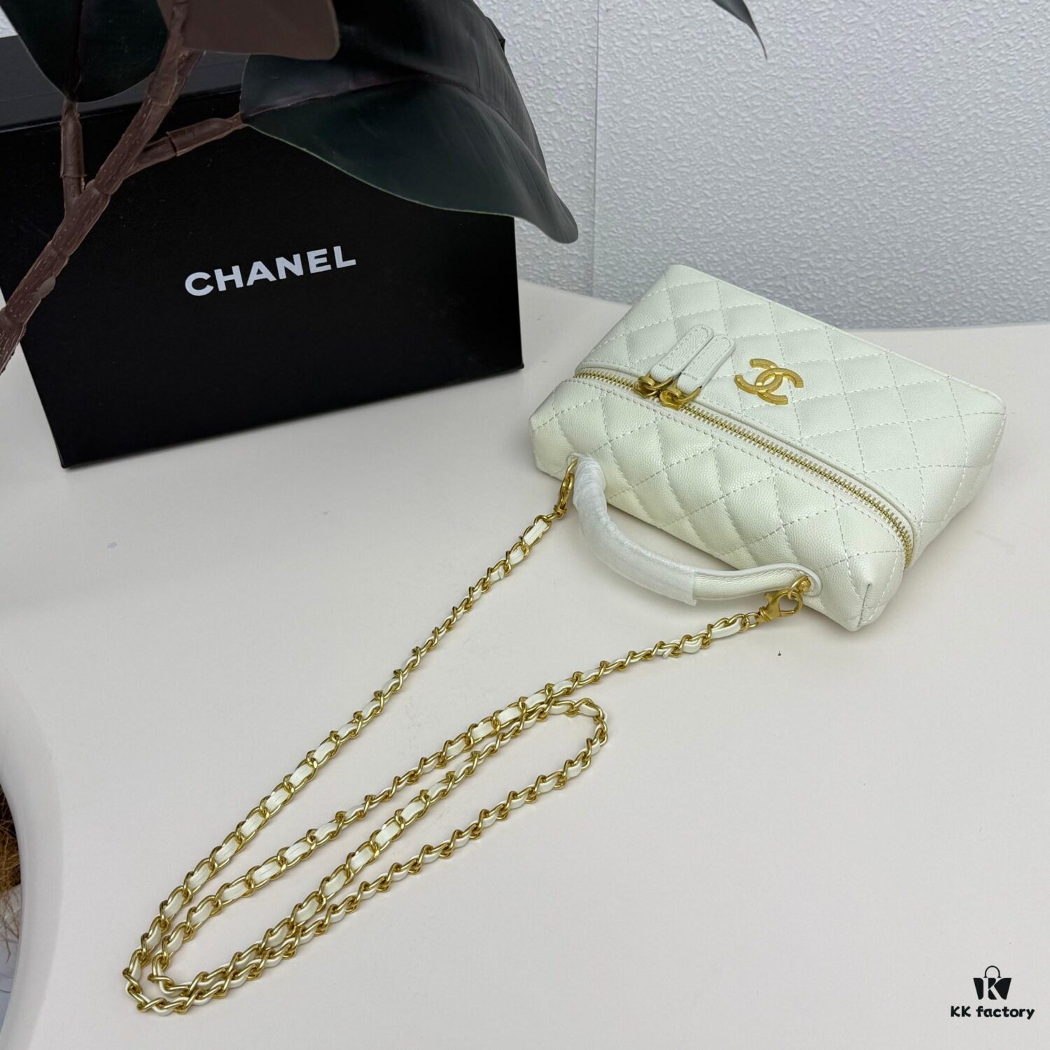 69304838f09edb6de4c4e049 Top Grain Calfskin CHANEL 25P Black and Gold Brushed Logo Flat Box Bag