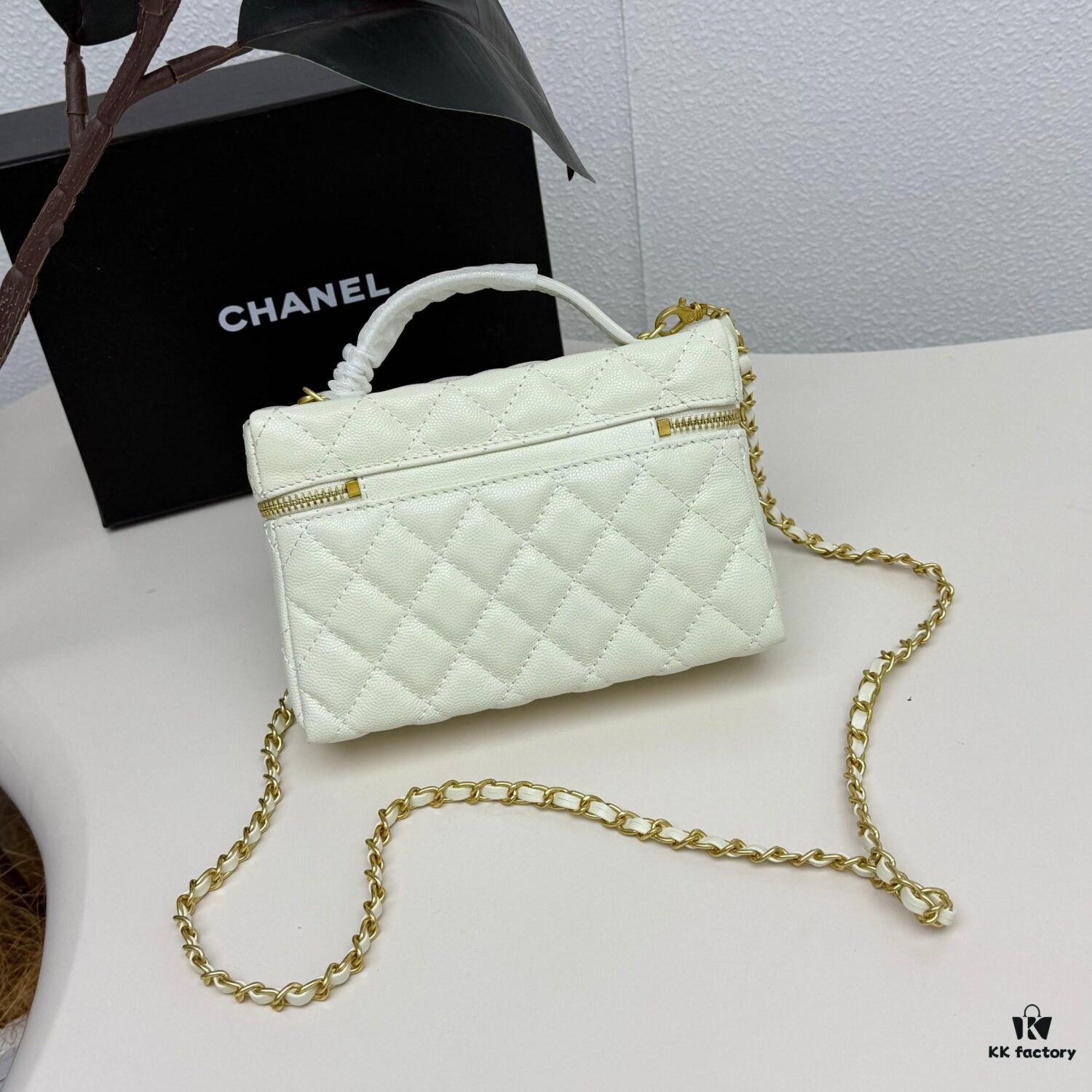 6930483ff09edb6de4c4e04c Top Grain Calfskin CHANEL 25P Black and Gold Brushed Logo Flat Box Bag
