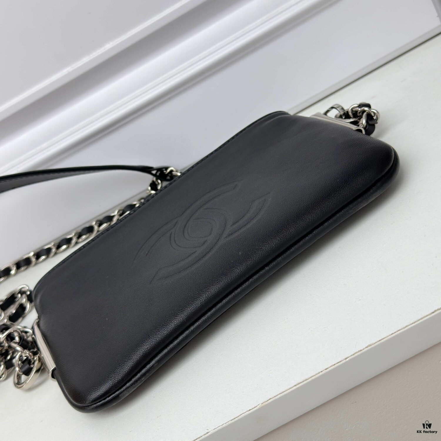 69304853f09edb6de4c4e055 Top Quality Genuine Top-Grain Leather Vintage Chanel Chain Bag, Lazy and Stylish, Perfectly Sized at 22 x 13cm