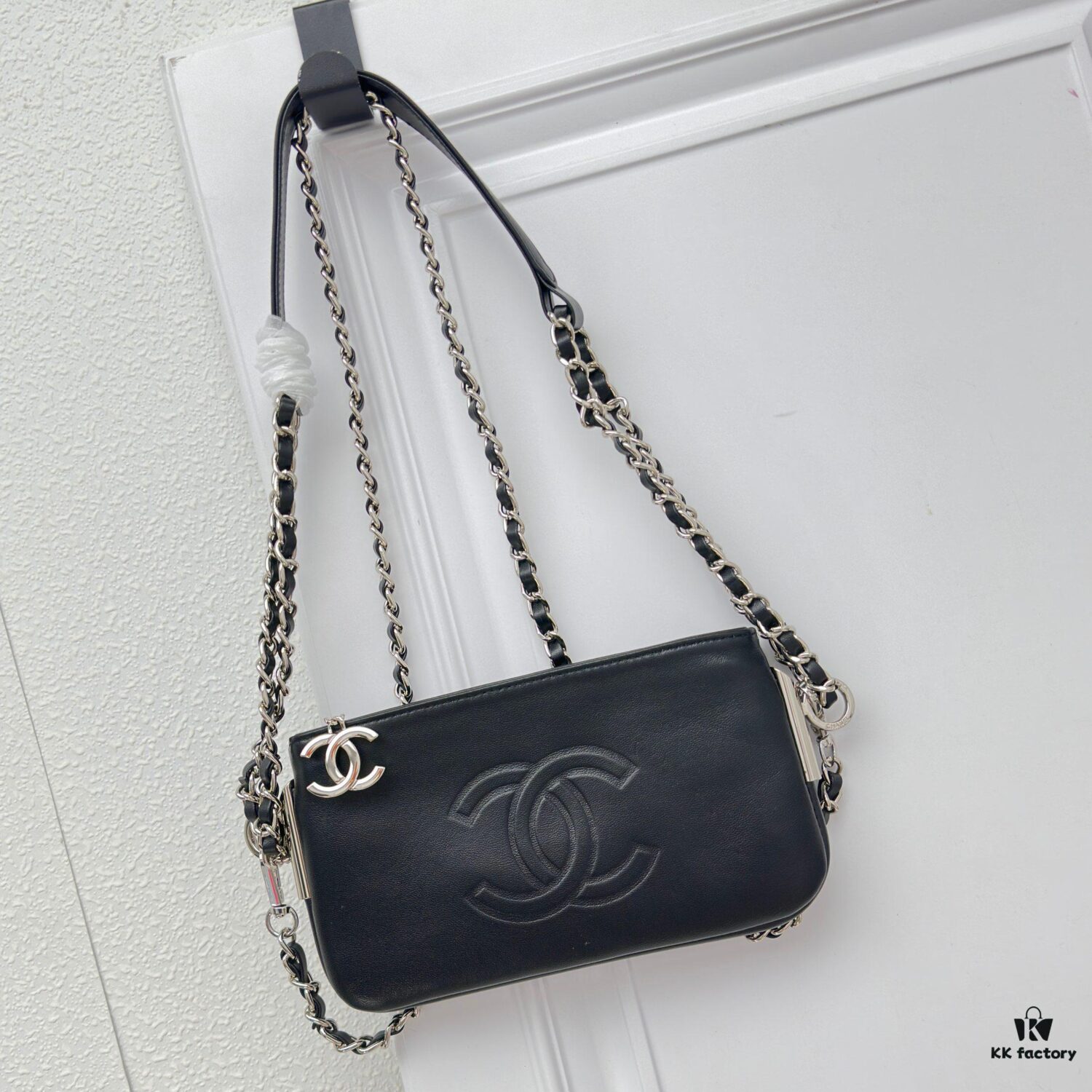 69304856f09edb6de4c4e057 Top Quality Genuine Top-Grain Leather Vintage Chanel Chain Bag, Lazy and Stylish, Perfectly Sized at 22 x 13cm