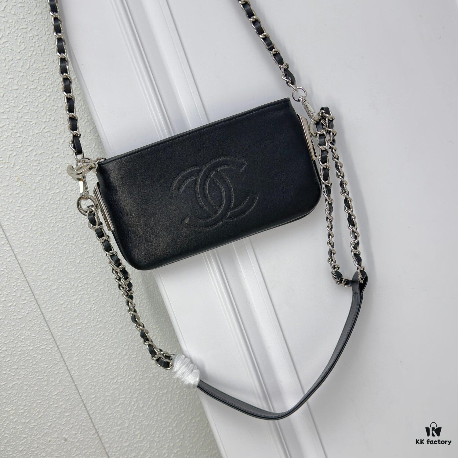 69304856f09edb6de4c4e058 Top Quality Genuine Top-Grain Leather Vintage Chanel Chain Bag, Lazy and Stylish, Perfectly Sized at 22 x 13cm