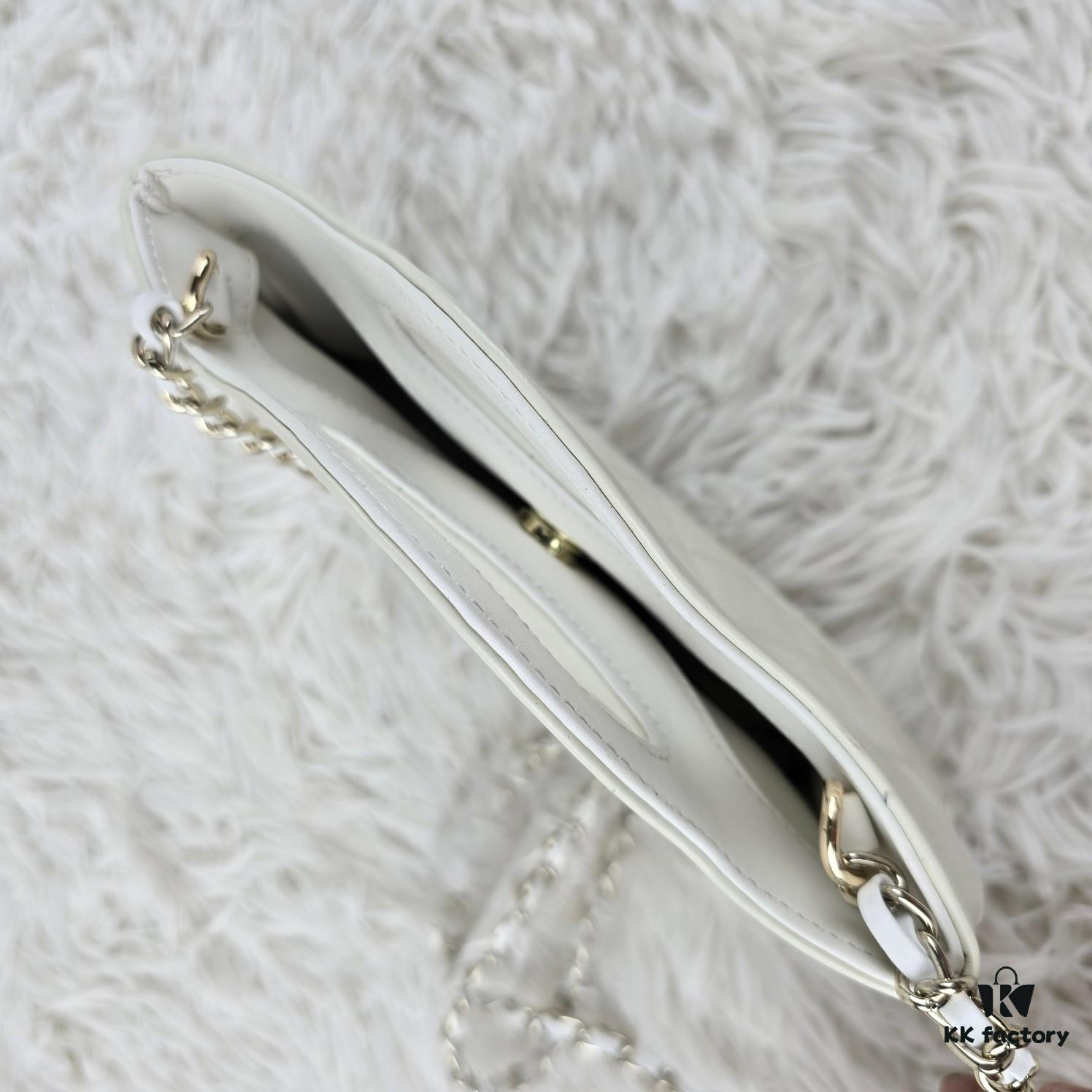 6930485bf09edb6de4c4e05b Chanel 31 Bag Nano 24C