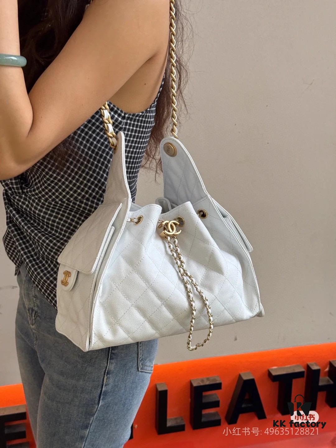 69304870f09edb6de4c4e06b New Chanel 25 Handbag