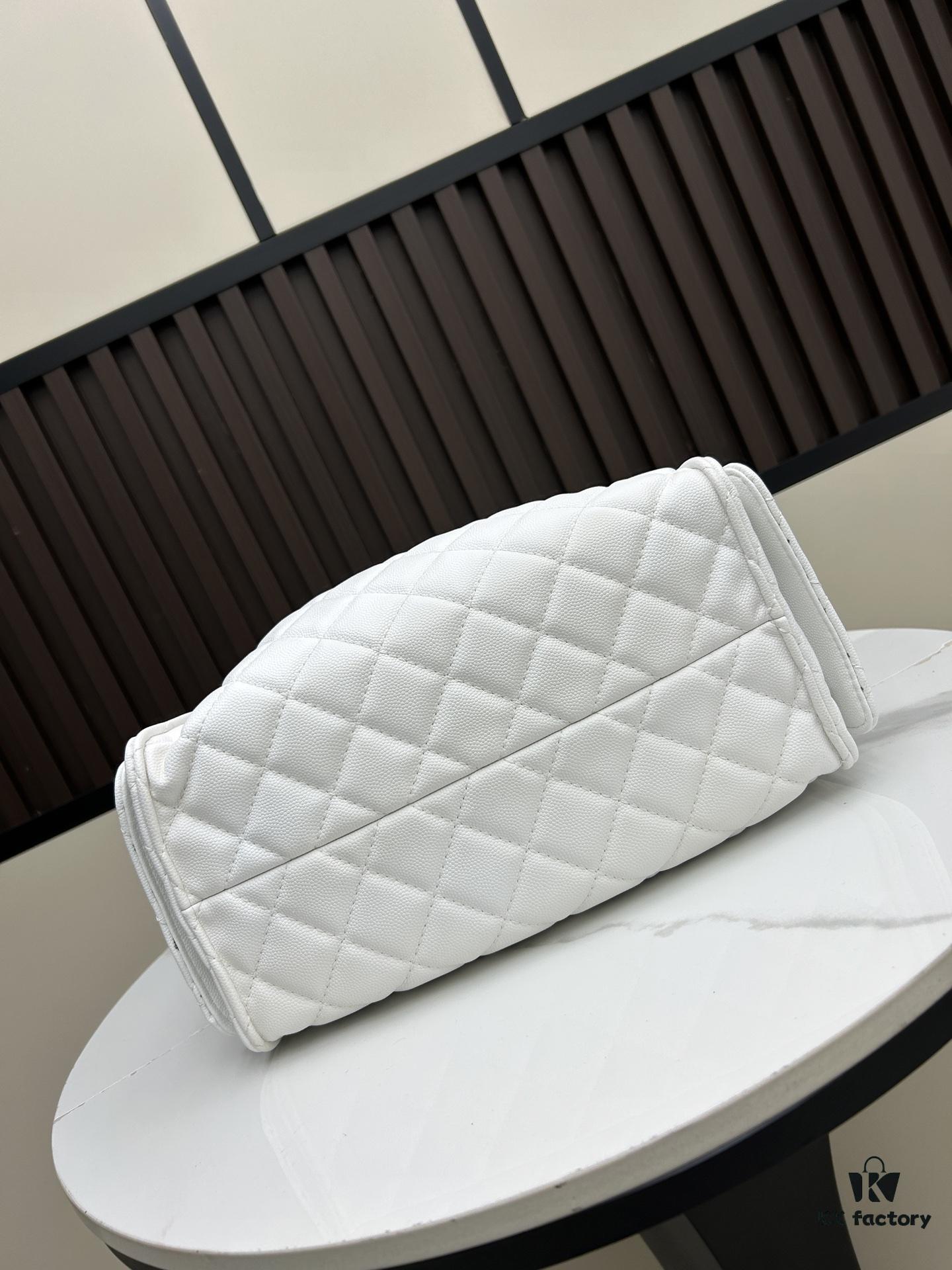 693048a2f09edb6de4c4e09b New Chanel 25 Handbag