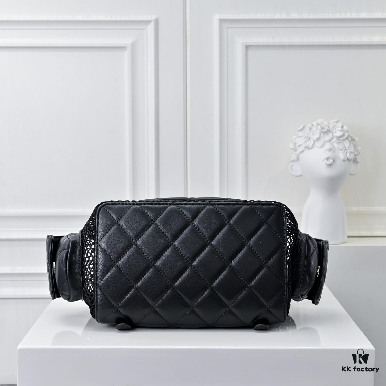 693048d2f09edb6de4c4e0e3 CHANEL 25S Spring/Summer Bestseller Series - Chanel Mesh Netting Bag