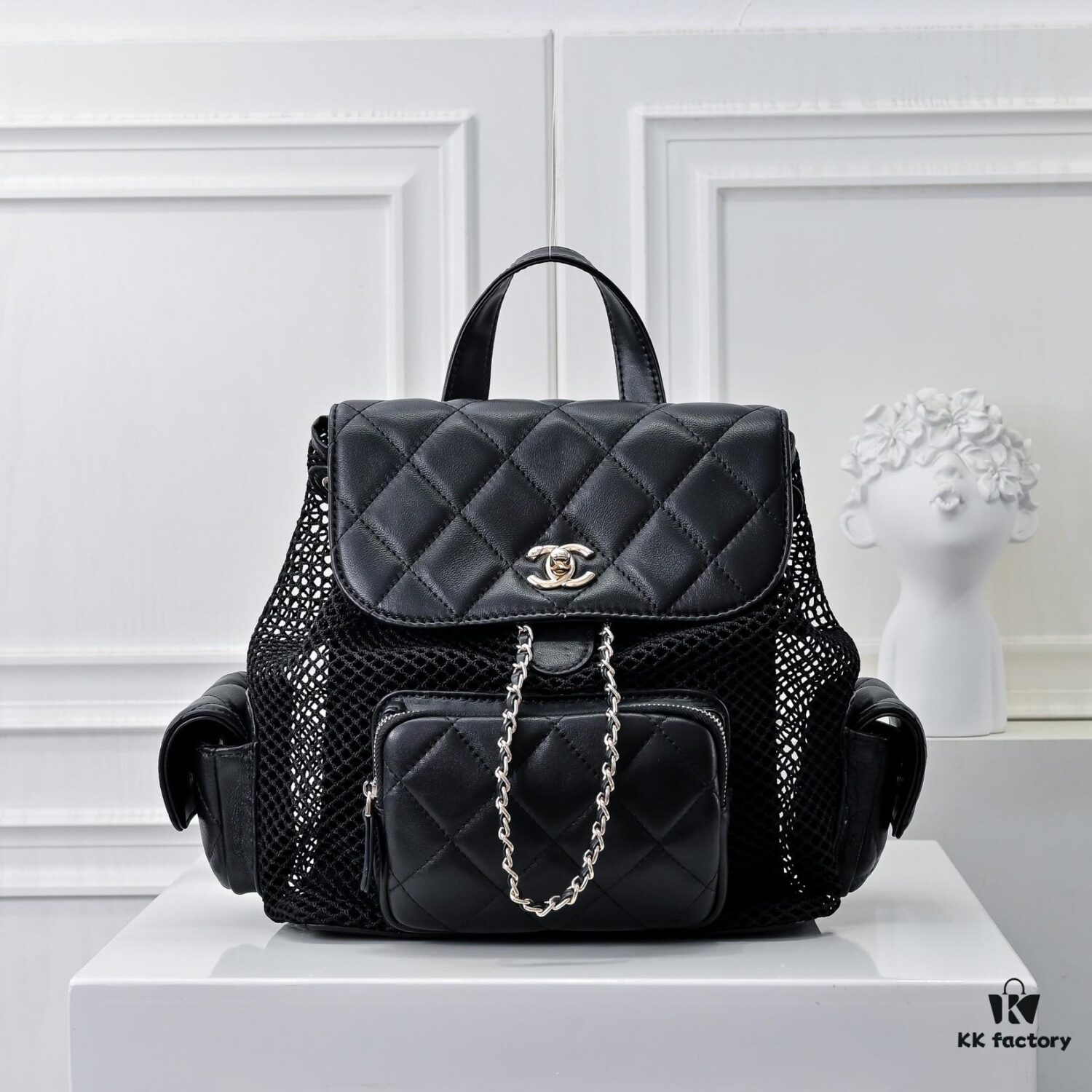 693048d4f09edb6de4c4e0e4 CHANEL 25S Spring/Summer Bestseller Series - Chanel Mesh Netting Bag