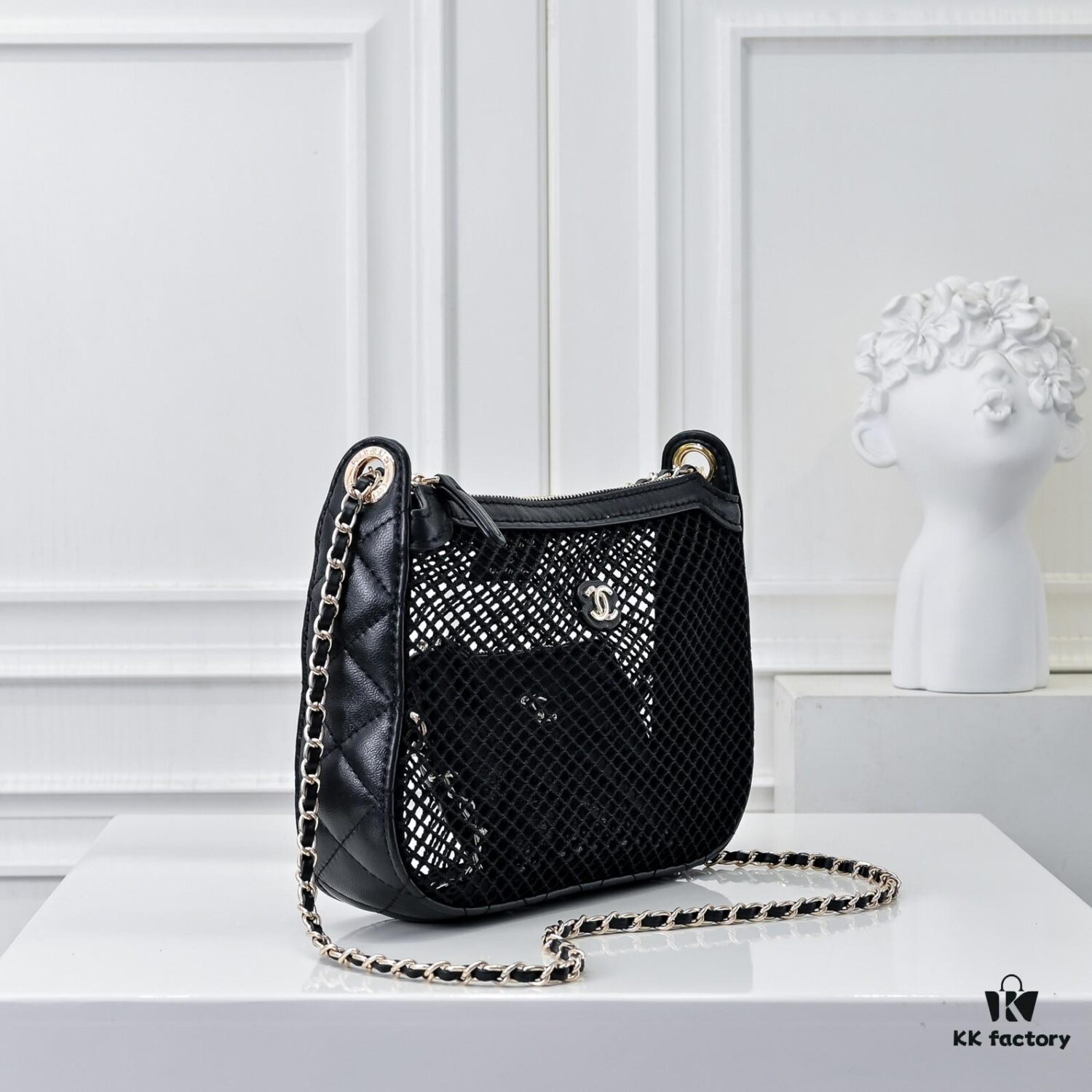 693048ddf09edb6de4c4e0f2 CHANEL 25S Spring/Summer Bestseller Series - Chanel Net Mesh Handbag