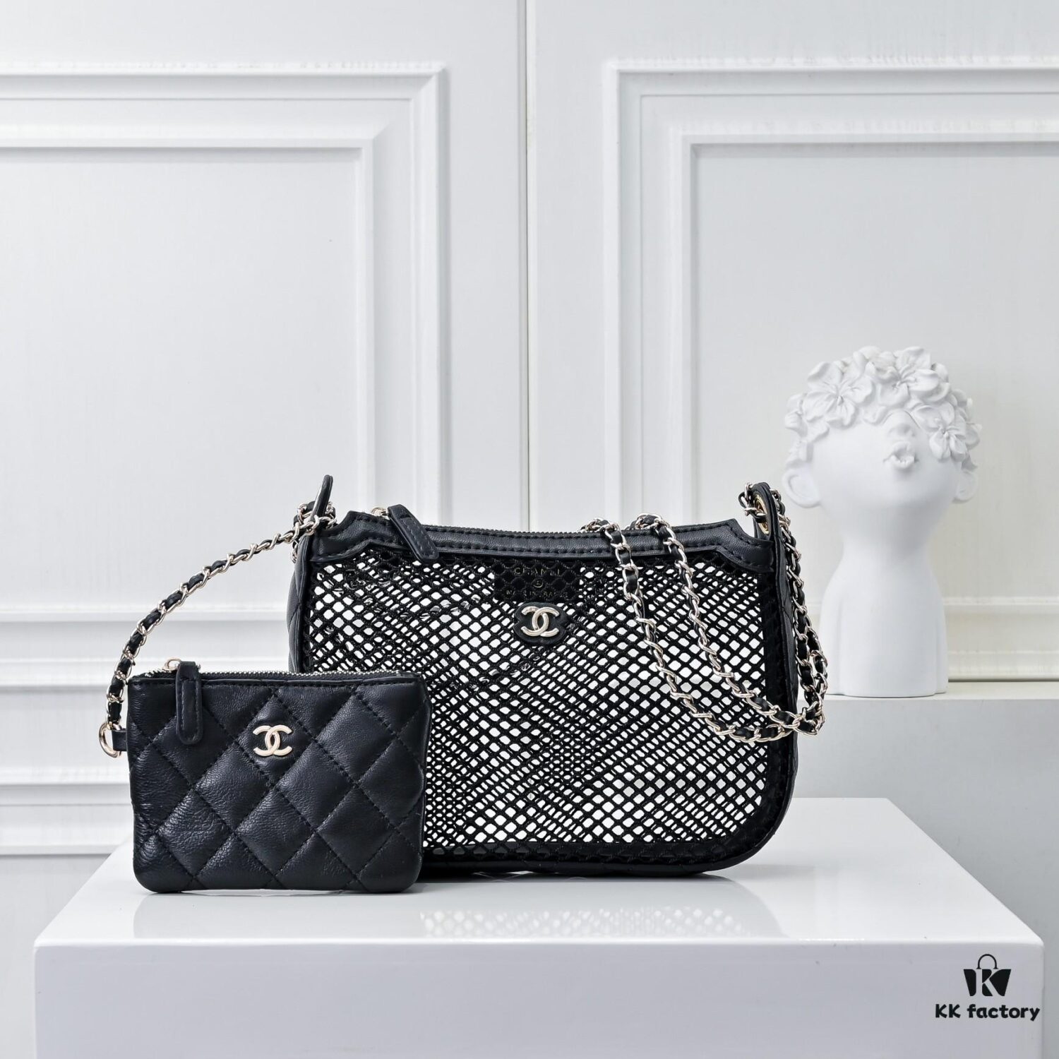 693048def09edb6de4c4e0f4 CHANEL 25S Spring/Summer Bestseller Series - Chanel Net Mesh Handbag