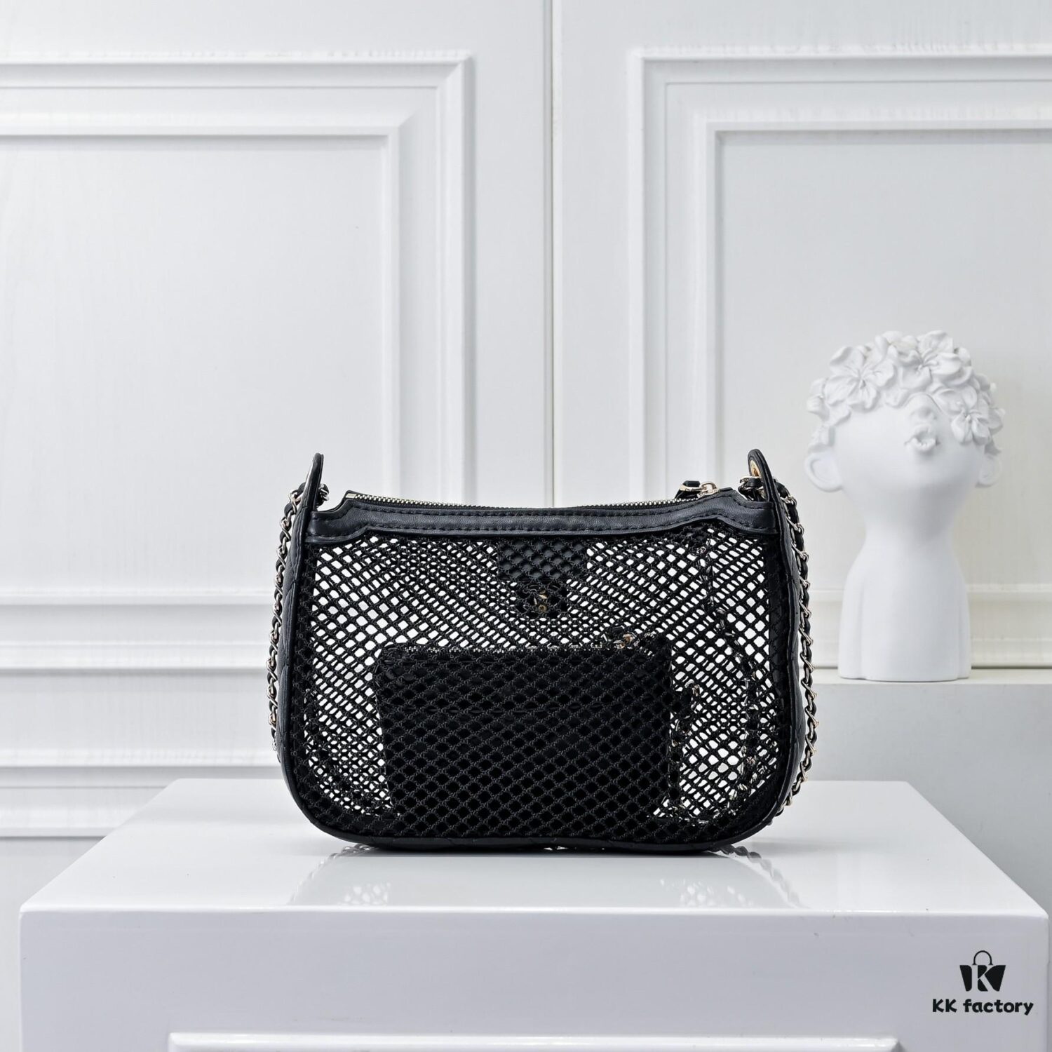 693048dff09edb6de4c4e0f5 CHANEL 25S Spring/Summer Bestseller Series - Chanel Net Mesh Handbag