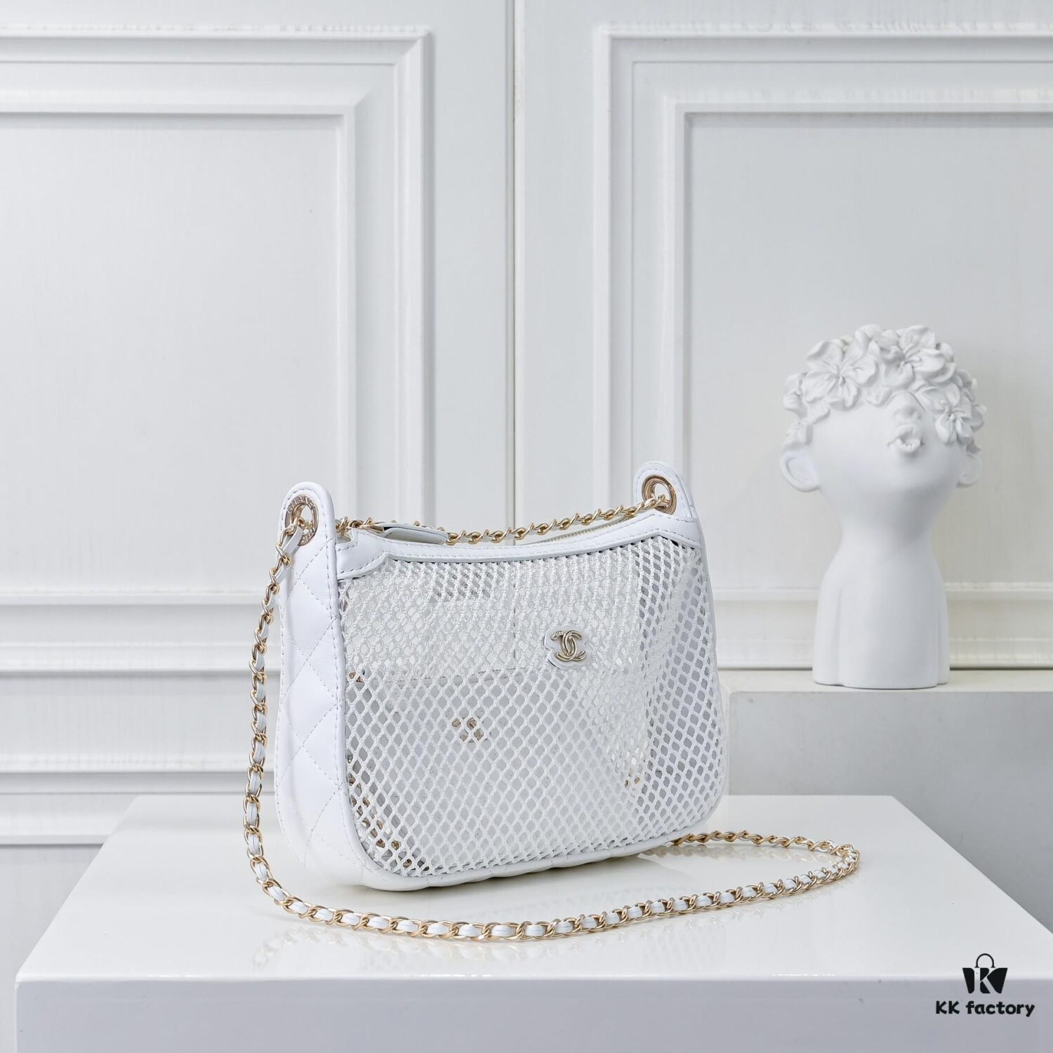 693048e3f09edb6de4c4e0fa CHANEL 25S Spring/Summer Bestseller Series - Chanel Net Mesh Handbag