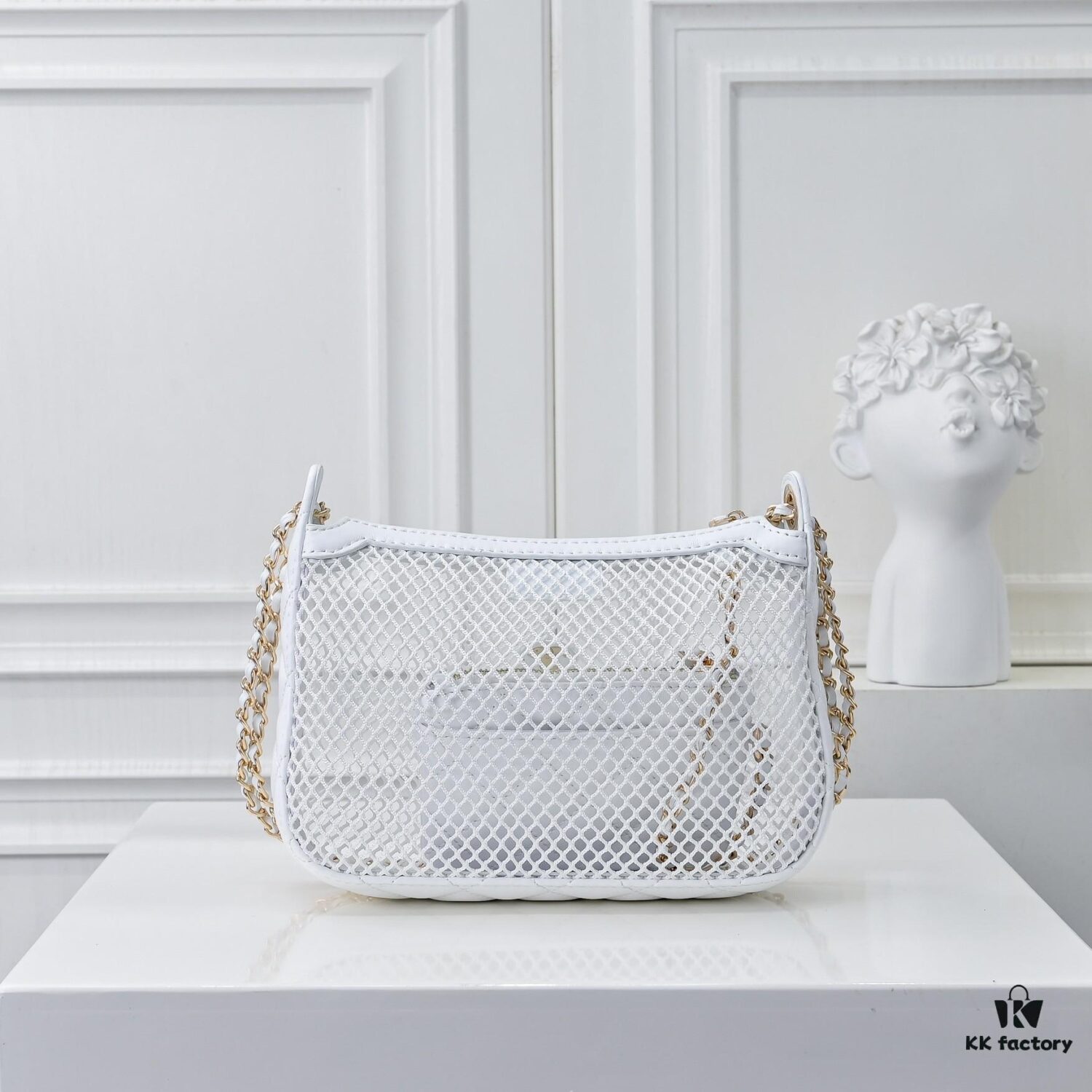 693048e4f09edb6de4c4e0fc CHANEL 25S Spring/Summer Bestseller Series - Chanel Net Mesh Handbag