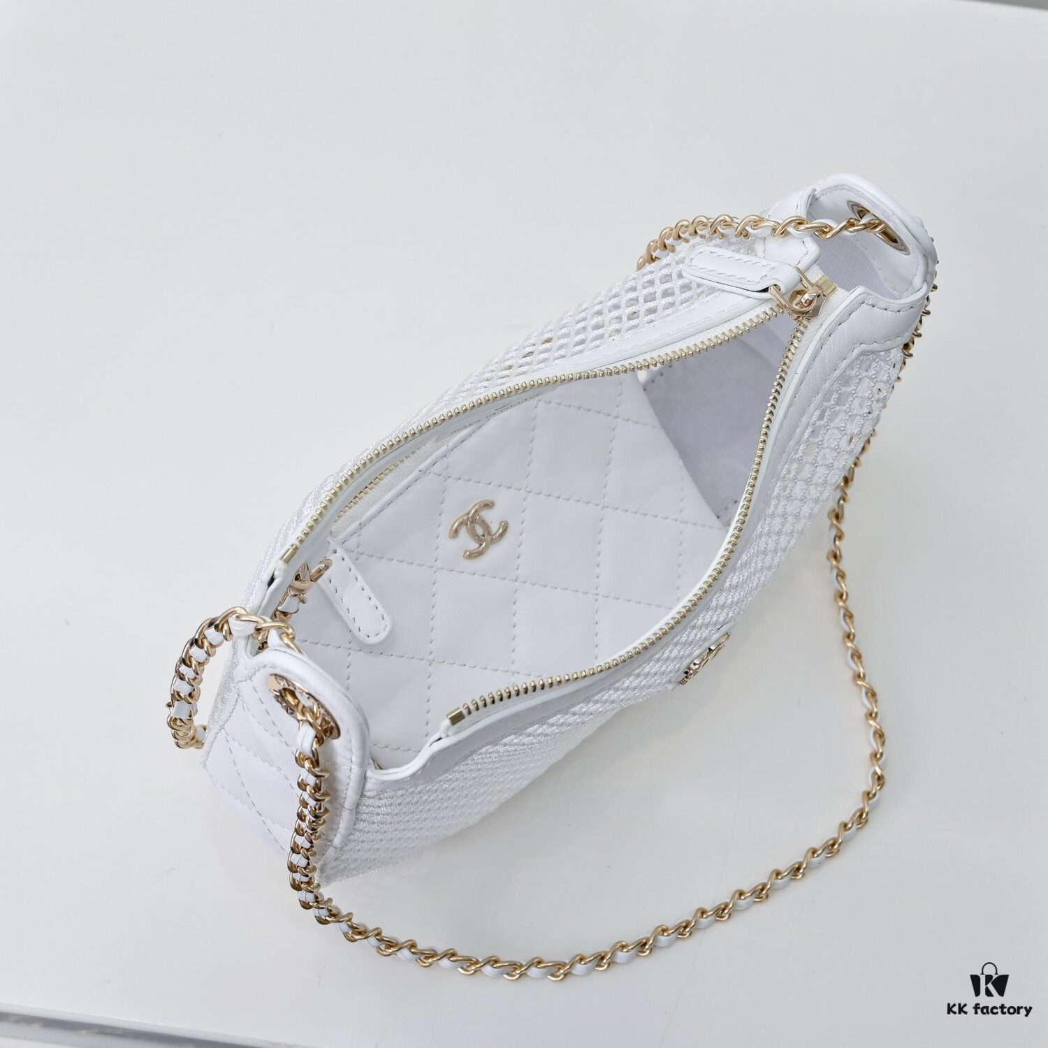 693048e9f09edb6de4c4e103 CHANEL 25S Spring/Summer Bestseller Series - Chanel Net Mesh Handbag