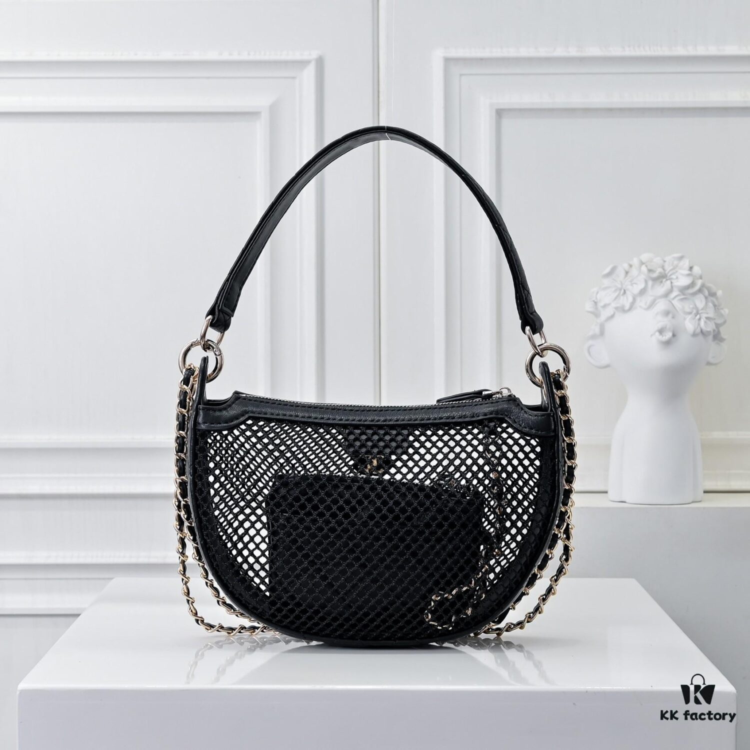 693048eff09edb6de4c4e10d CHANEL 25S Spring/Summer Bestseller Series Mesh Net Bag