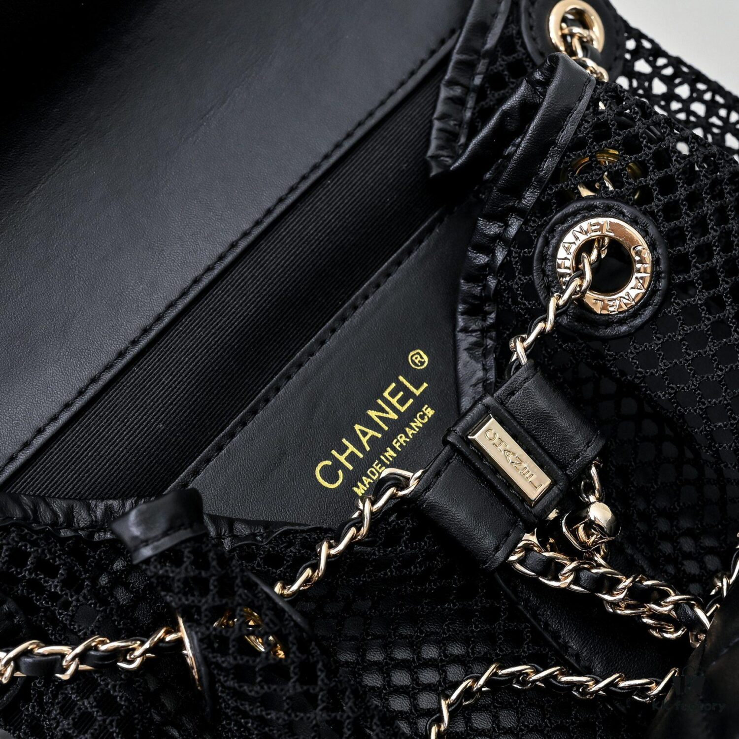 693048f2f09edb6de4c4e111 CHANEL 25S Spring/Summer Bestseller Series - Chanel Mesh Netting Bag