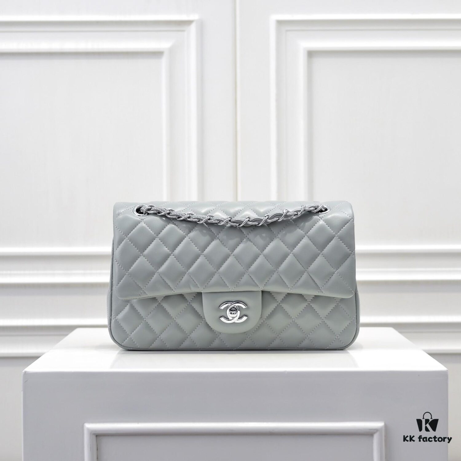 693048fcf09edb6de4c4e127 CHANEL Lambskin Classic Crossbody Bag with Original Hardware, Red Interior, Summer New Arrival