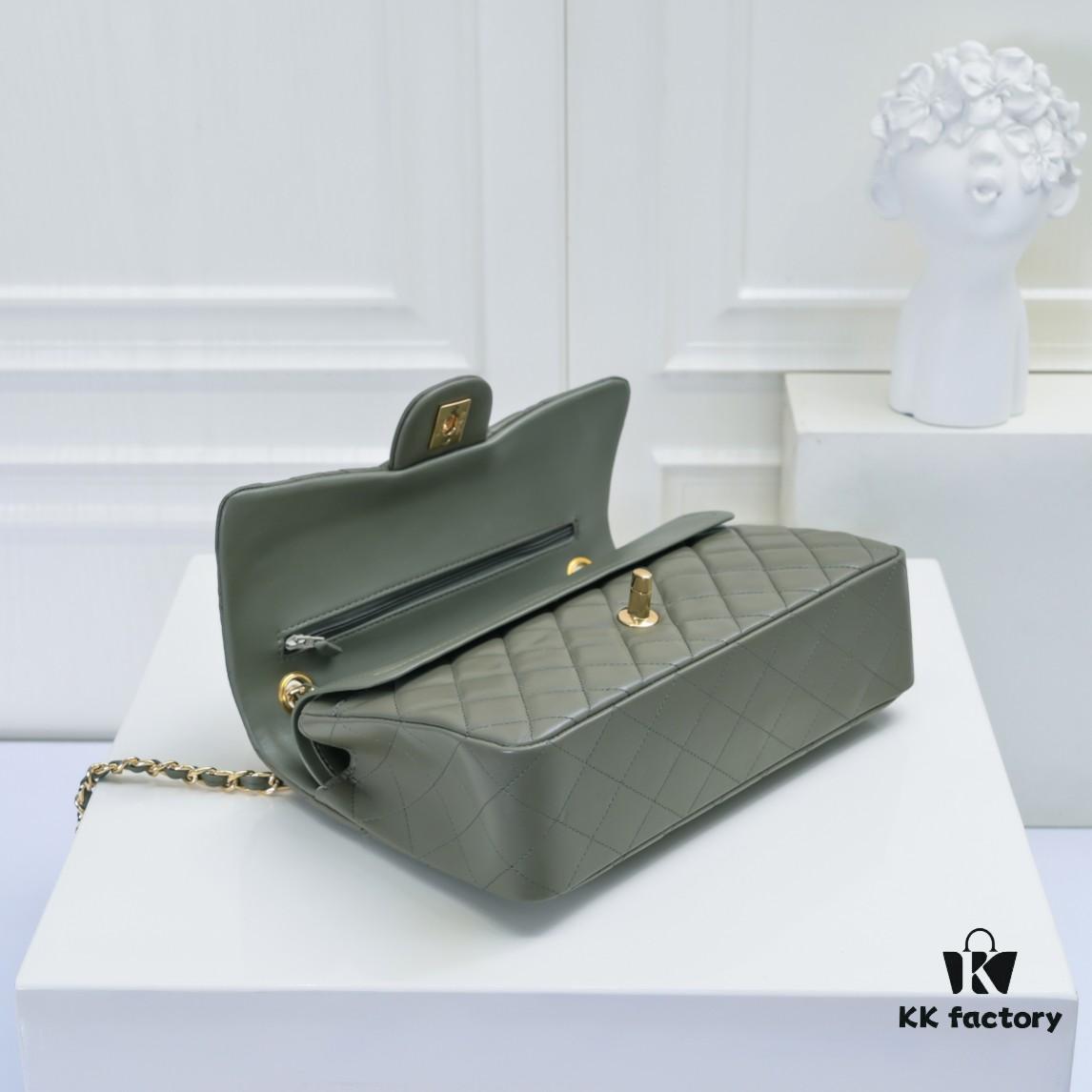 CHANEL Lambskin Classic Crossbody Bag with Red Lining, Summer Collection 25.5*16*6.5 cm Model No. 1112