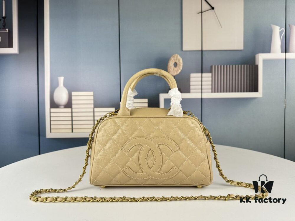 693049a5f09edb6de4c4e209 New Arrival Wholesale Jennie Same Style Chanel Bowling Bag in Black – Why Is It So Popular?