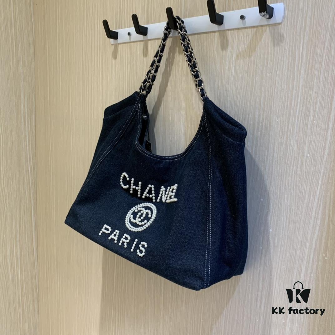 Xiaoxiang Home Chanel Denim Crossbody Tote Bag [CHANEL] 2024 New Trendy Fashionable Popular Style, Perfectly Designed to Capture Girls' Hearts, Chanel Denim Collection, Large Capacity, Lightweight, Flattering for Everyone, Must-Have for Stylish Women