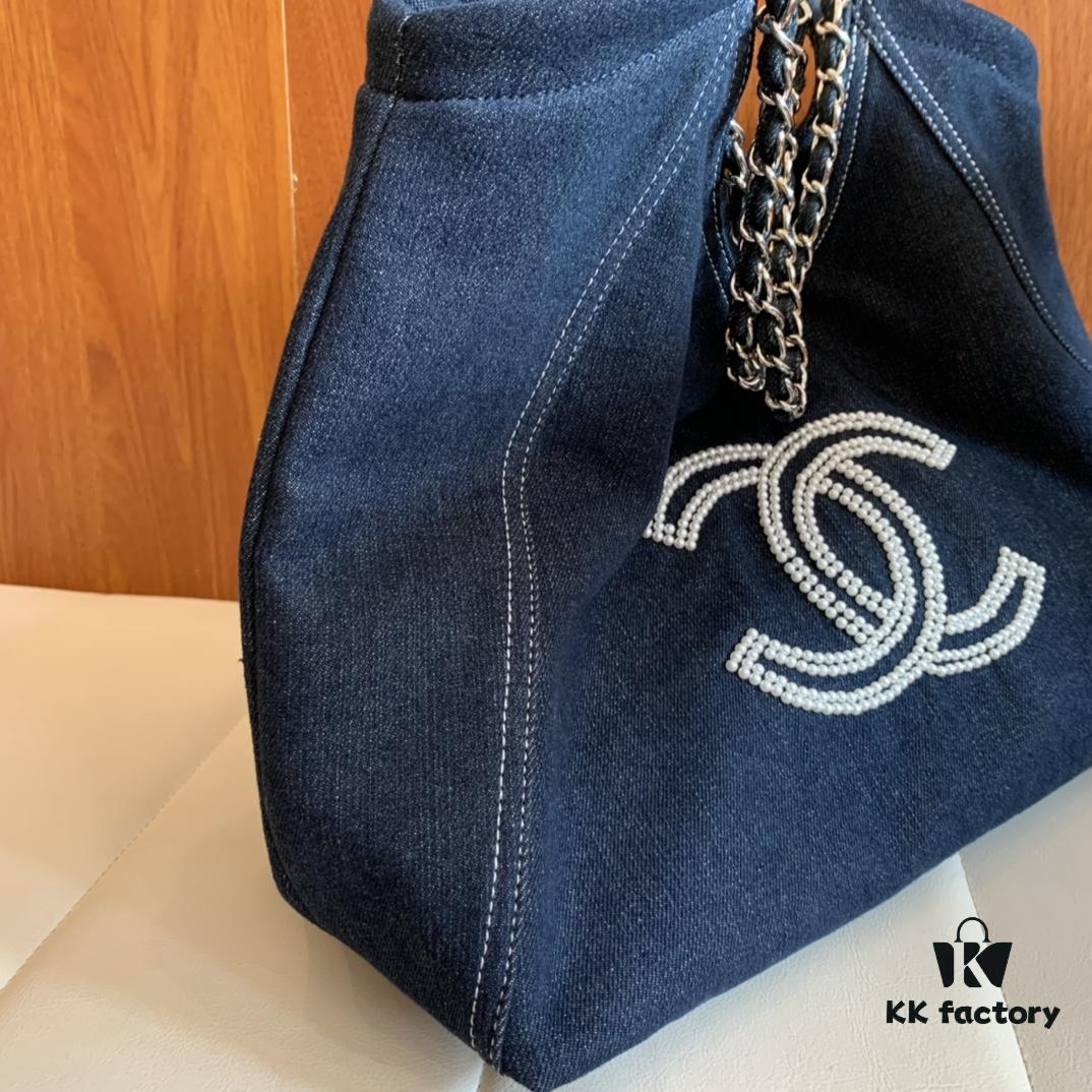693049f4f09edb6de4c4e26d CHANEL Denim Underarm Tote Bag 2024 New Arrival Fashion Trendy Style