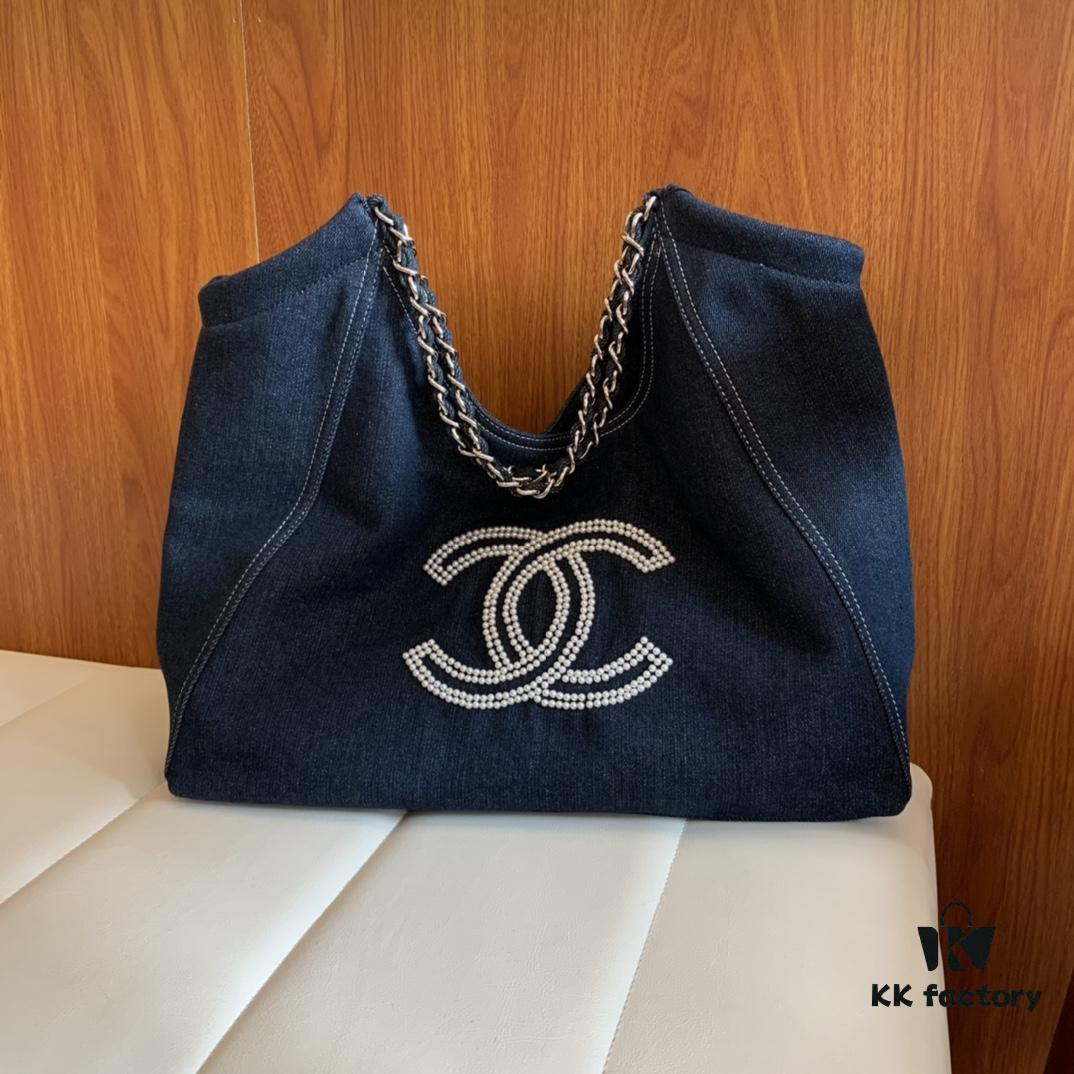 693049f5f09edb6de4c4e26e CHANEL Denim Underarm Tote Bag 2024 New Arrival Fashion Trendy Style