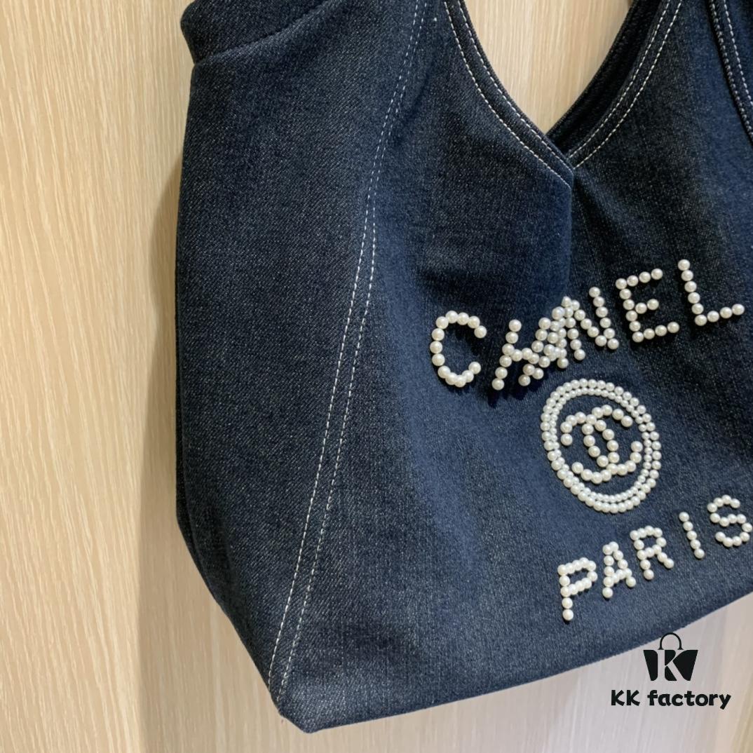 69304a00f09edb6de4c4e278 CHANEL Denim Underarm Tote Bag 2024 New Arrival Fashion Trendy Style