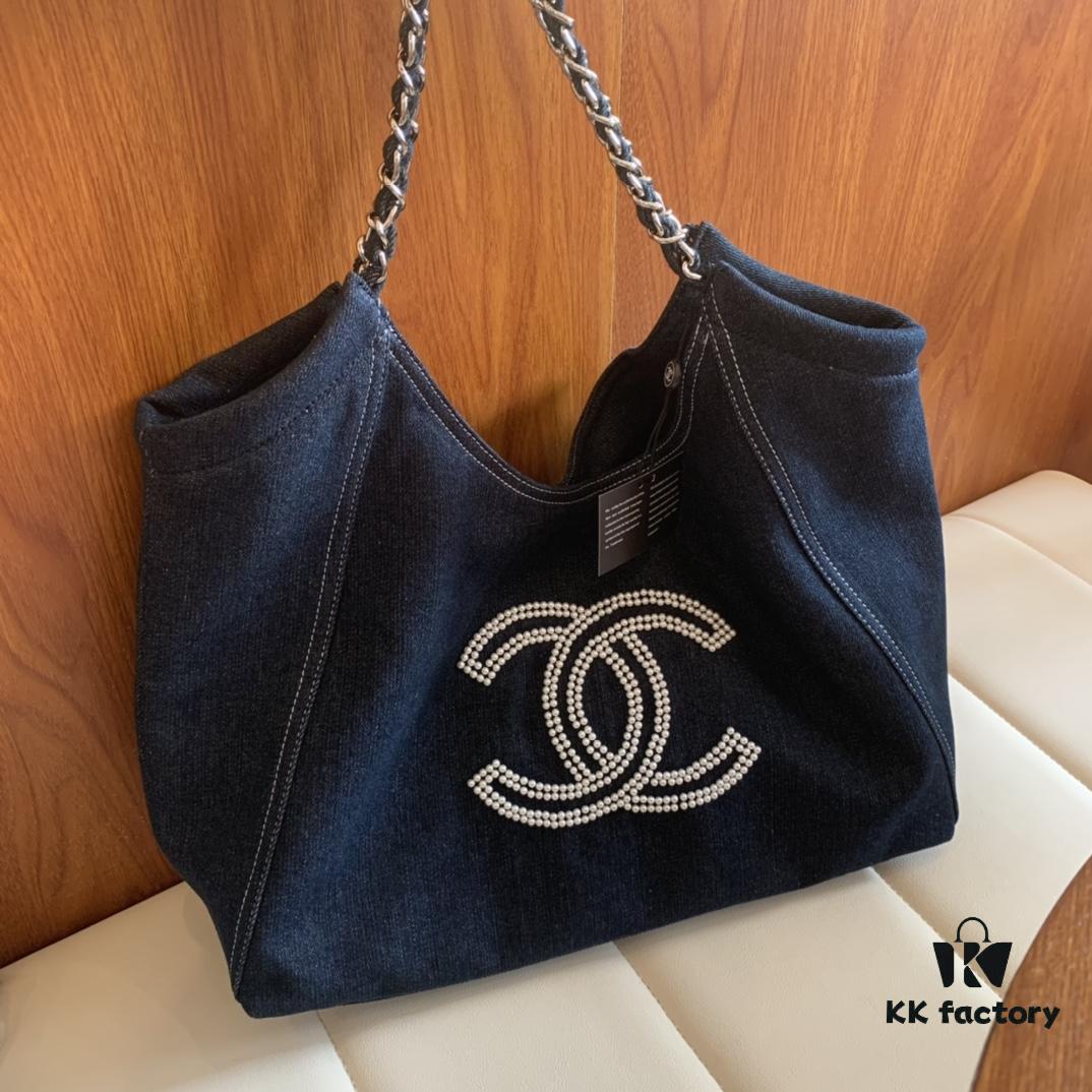 69304a14f09edb6de4c4e297 CHANEL Denim Underarm Tote Bag 2024 New Arrival Fashion Trendy Style