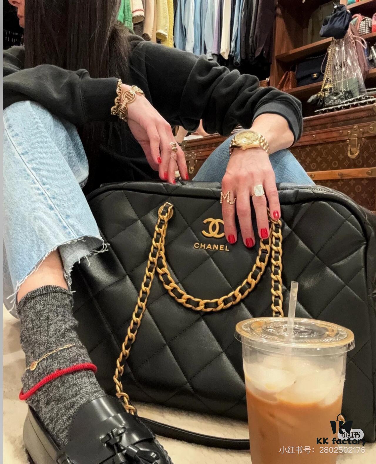69304a20f09edb6de4c4e2a6 New Large Size Extremely Hard-to-Get 24 Spring/Summer Chanel Bag!!!