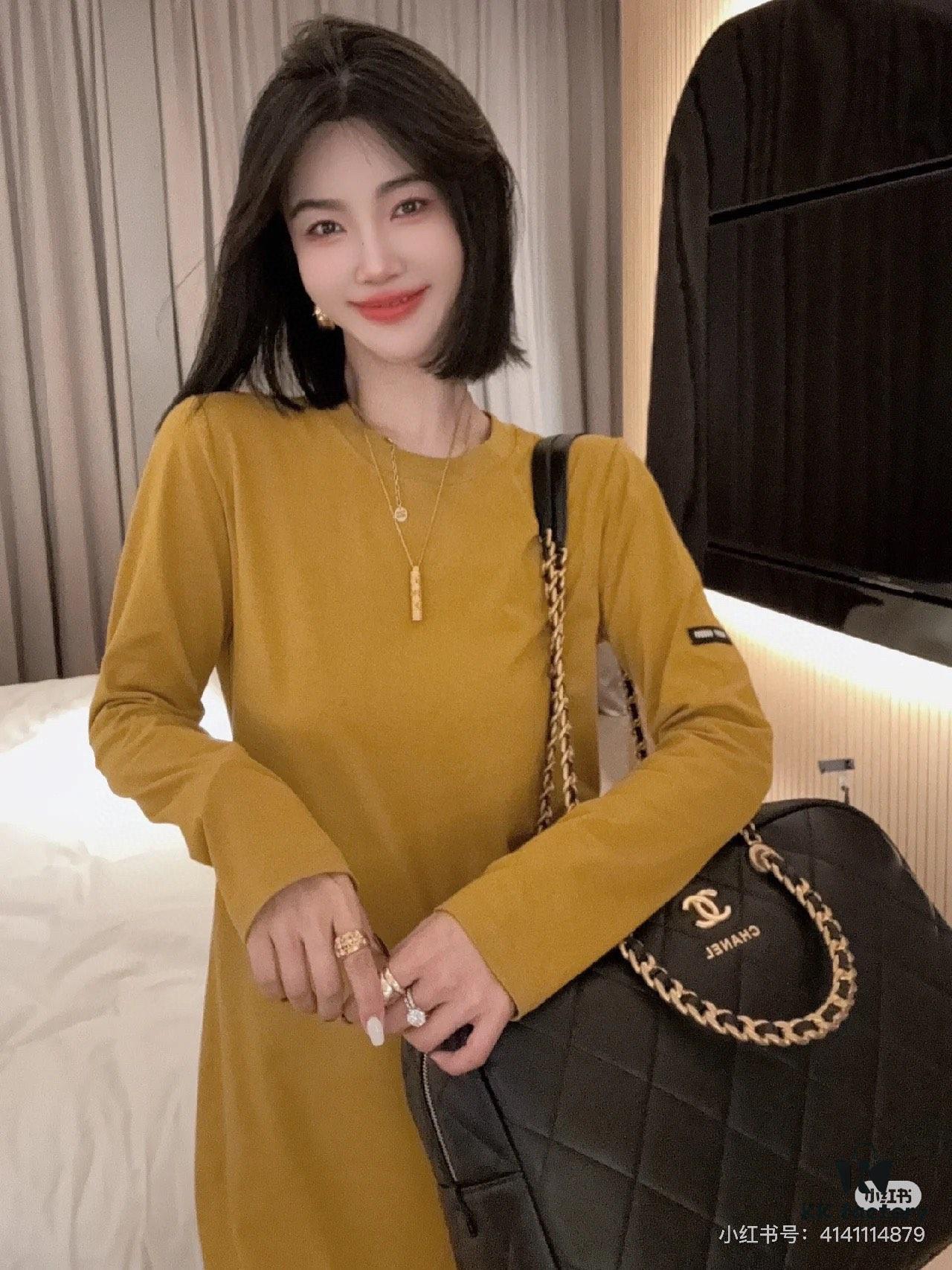 69304a36f09edb6de4c4e2c2 New Large Size Extremely Hard-to-Get 24 Spring/Summer Chanel Bag!!!