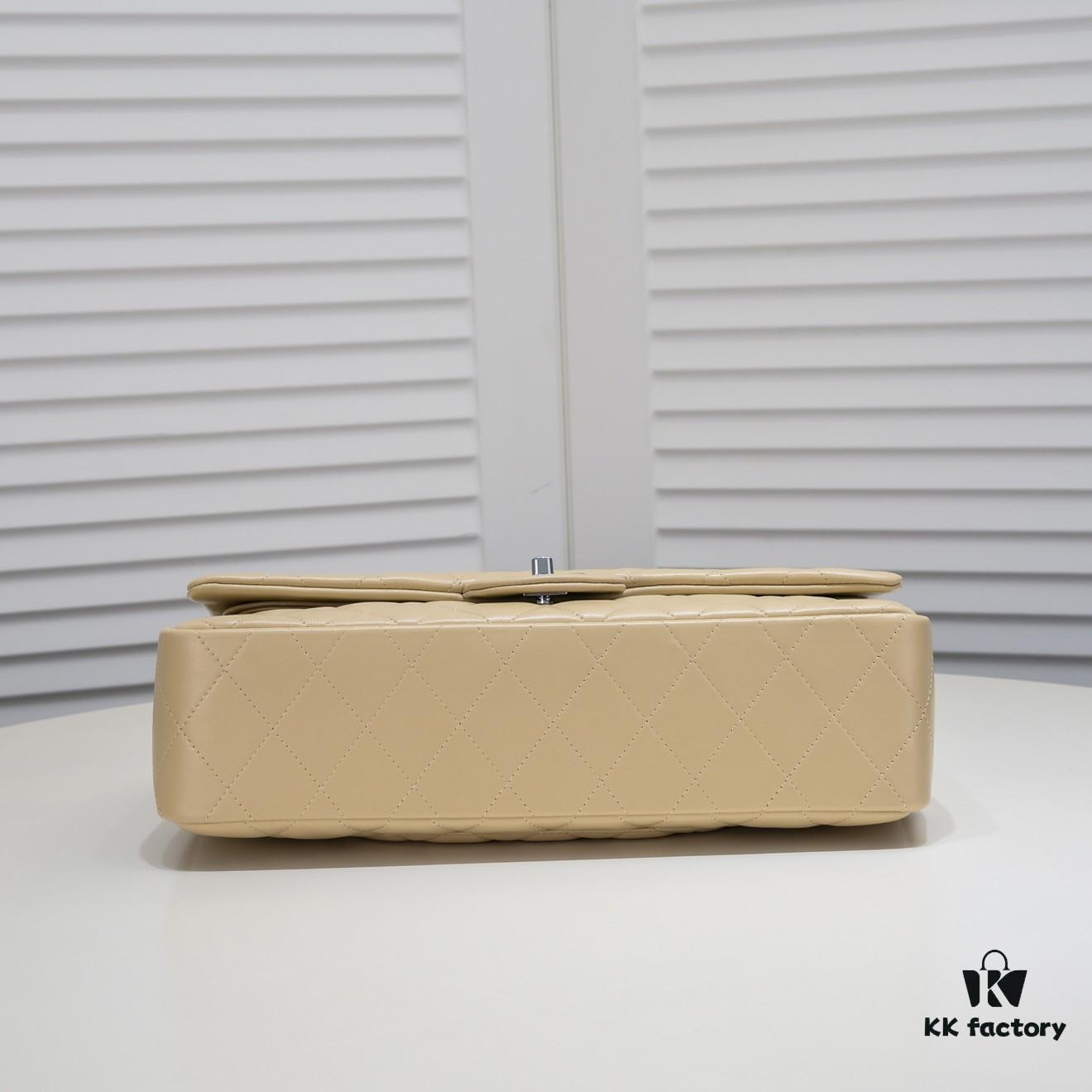 69304a4cf09edb6de4c4e2de Beige Chanel Century Classic Style, meticulously crafted with precision stitching, imported lambskin paired with original hardware, full quilting, perfect softness and shape, size: 30X18X8cm, model number: 1113