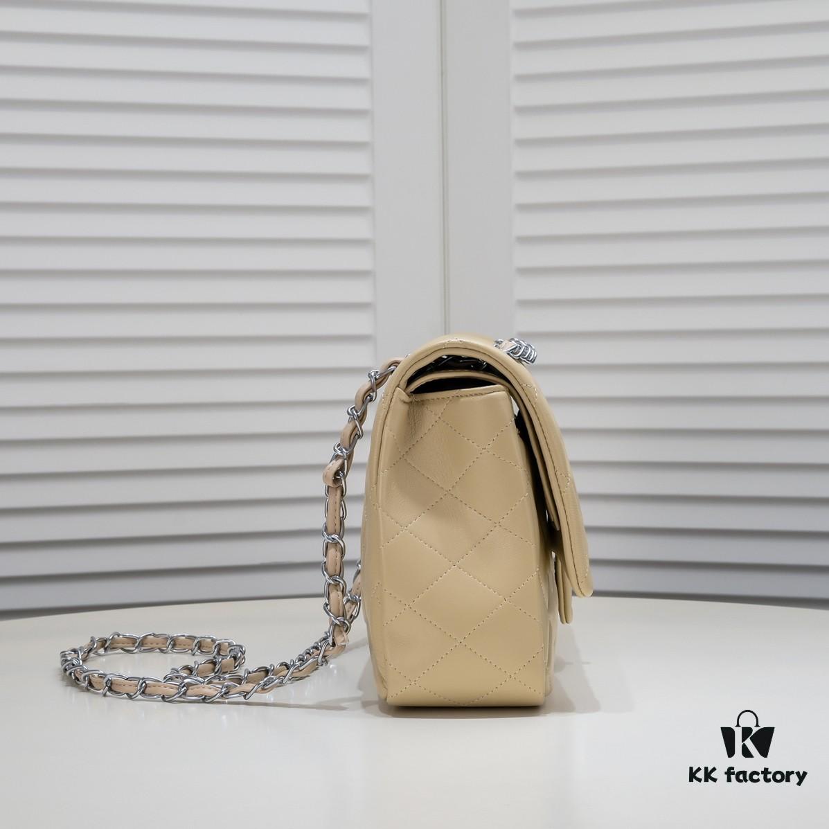 69304a50f09edb6de4c4e2e3 Beige Chanel Century Classic Style, meticulously crafted with precision stitching, imported lambskin paired with original hardware, full quilting, perfect softness and shape, size: 30X18X8cm, model number: 1113