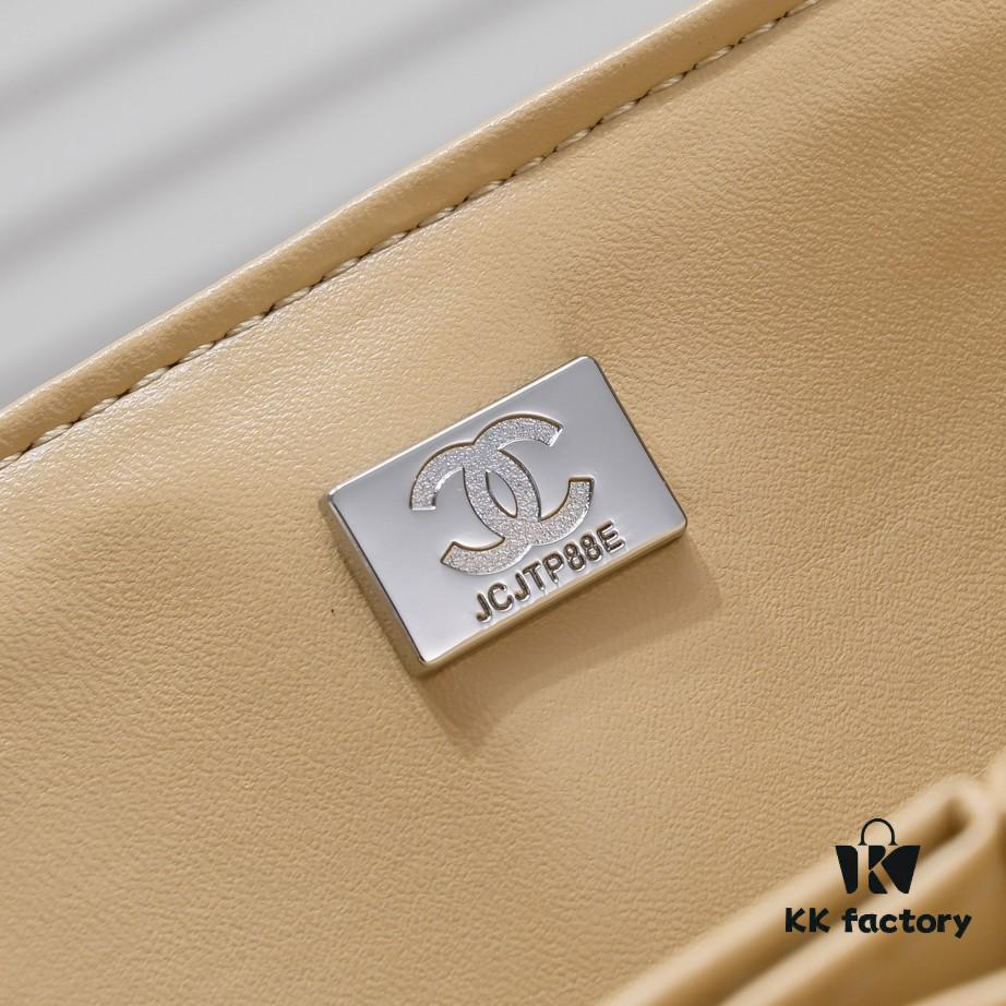 69304a50f09edb6de4c4e2e4 Beige Chanel Century Classic Style, meticulously crafted with precision stitching, imported lambskin paired with original hardware, full quilting, perfect softness and shape, size: 30X18X8cm, model number: 1113