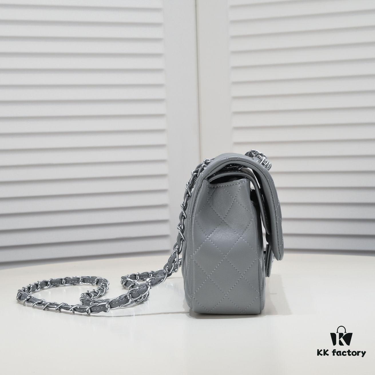 69304a64f09edb6de4c4e303 Gray Chanel Classic Lambskin Crossbody Bag with Red Interior, Summer Style 25.5*16*6.5 cm