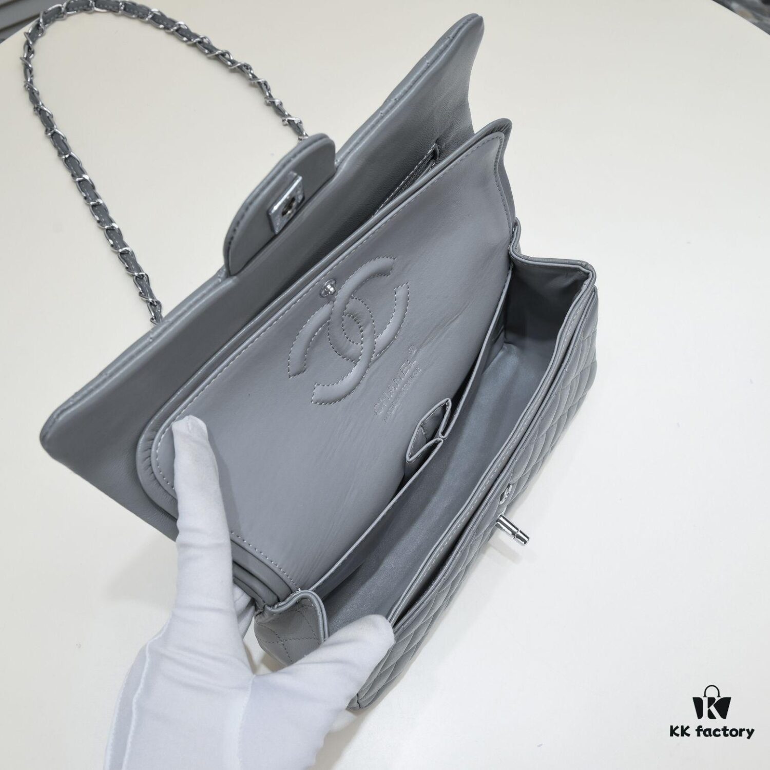 69304a67f09edb6de4c4e308 Gray Chanel Classic Lambskin Crossbody Bag with Red Interior, Summer Style 25.5*16*6.5 cm