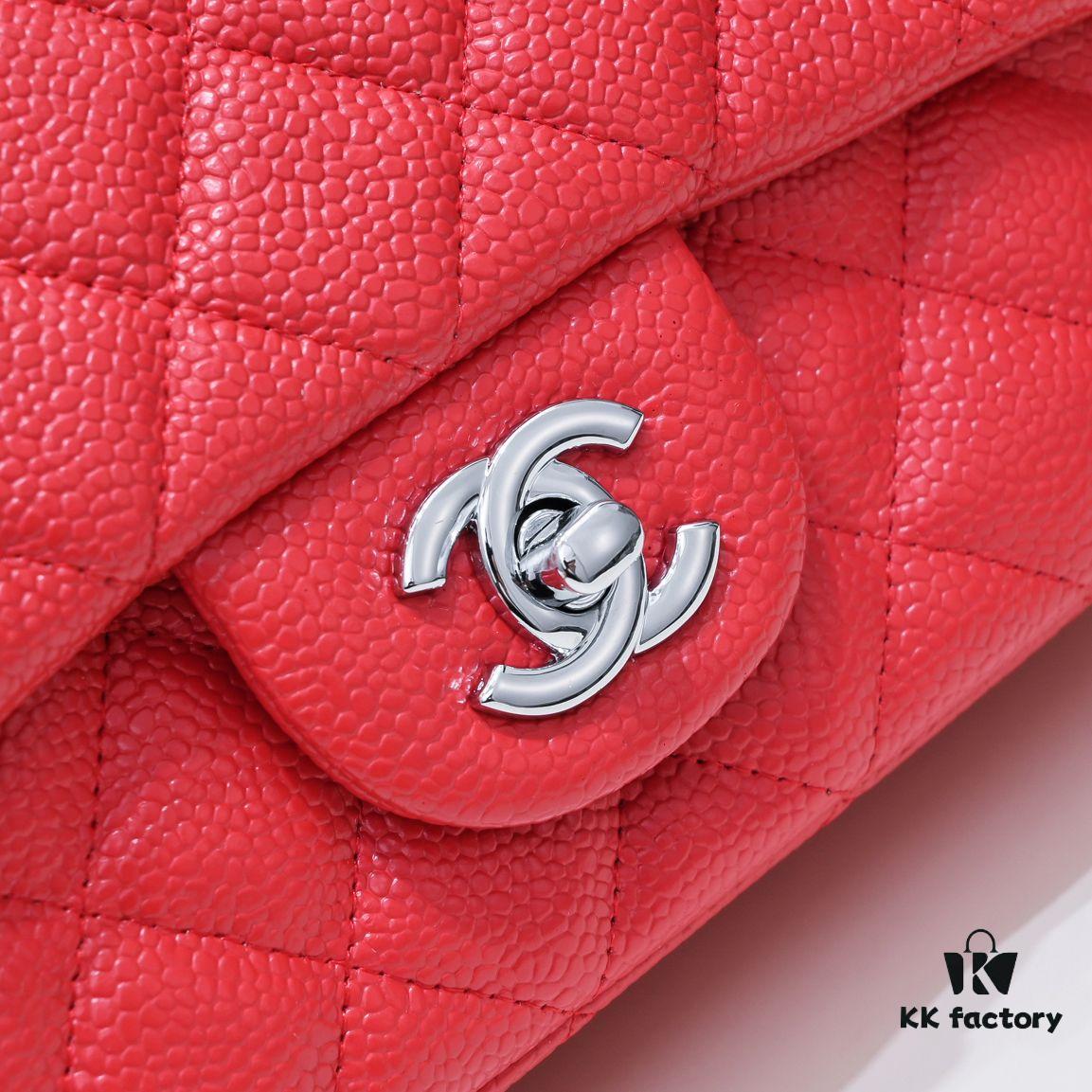 Bright Red 💥 CF Versatile Caviar Leather Handbag 🌹 Chanel 💃🏻‼️ Timeless Classic [Blush] Elegant and Noble Demeanor 💃🏻 Favorite Among Socialites 🌟 Premium Soft and Luxurious Leather, Refined Hardware from Boutique, Flawless Craftsmanship [Thumbs Up] Radiant and Feminine 😝 [Strong] Durable and Luxurious 🌟 Dimensions: 20*14*7cm Model No. 1116 Reversed Edge