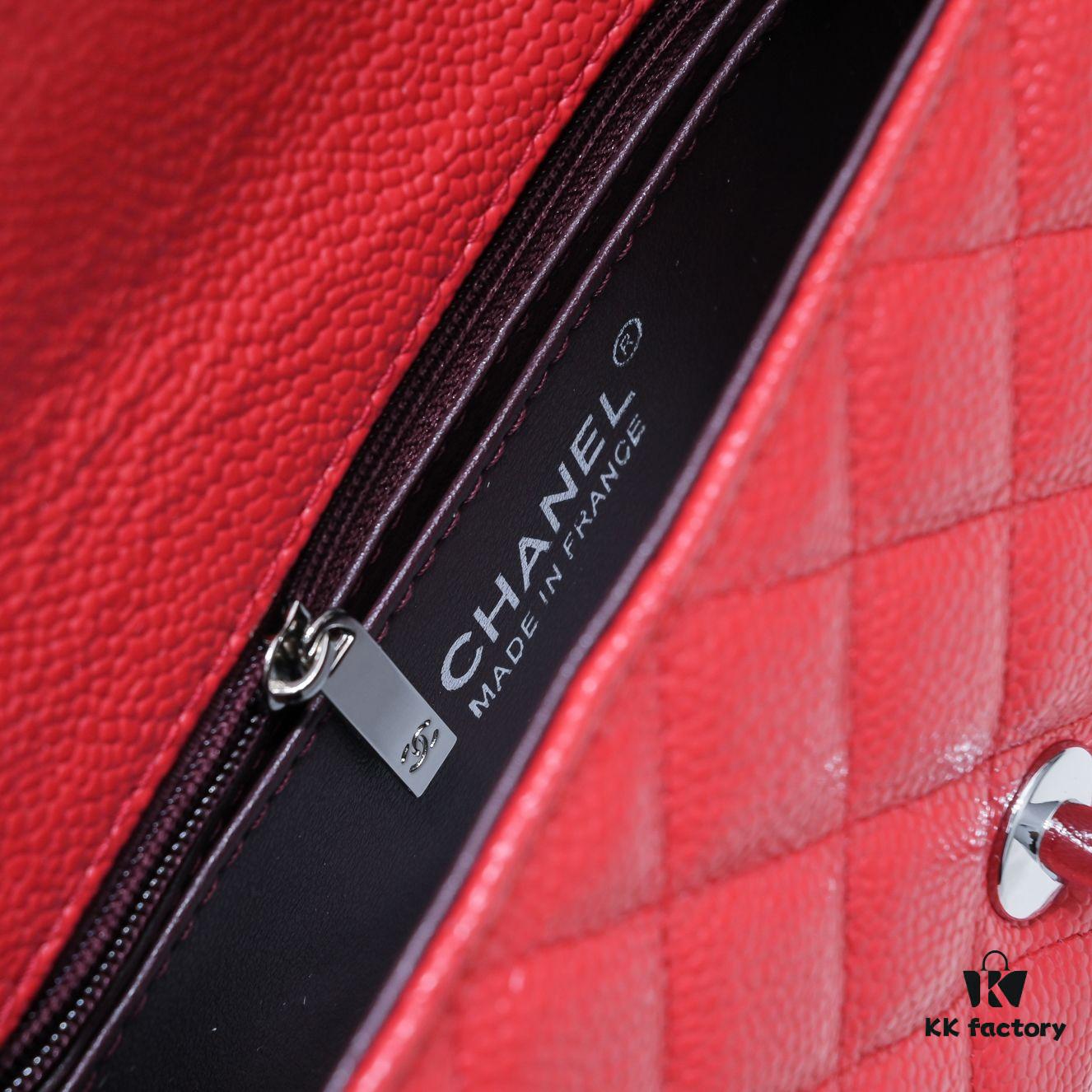 Bright Red 💥 CF Versatile Caviar Leather Handbag 🌹 Chanel 💃🏻‼️ Timeless Classic [Blush] Elegant and Noble Demeanor 💃🏻 Favorite Among Socialites 🌟 Premium Soft and Luxurious Leather, Refined Hardware from Boutique, Flawless Craftsmanship [Thumbs Up] Radiant and Feminine 😝 [Strong] Durable and Luxurious 🌟 Dimensions: 20*14*7cm Model No. 1116 Reversed Edge