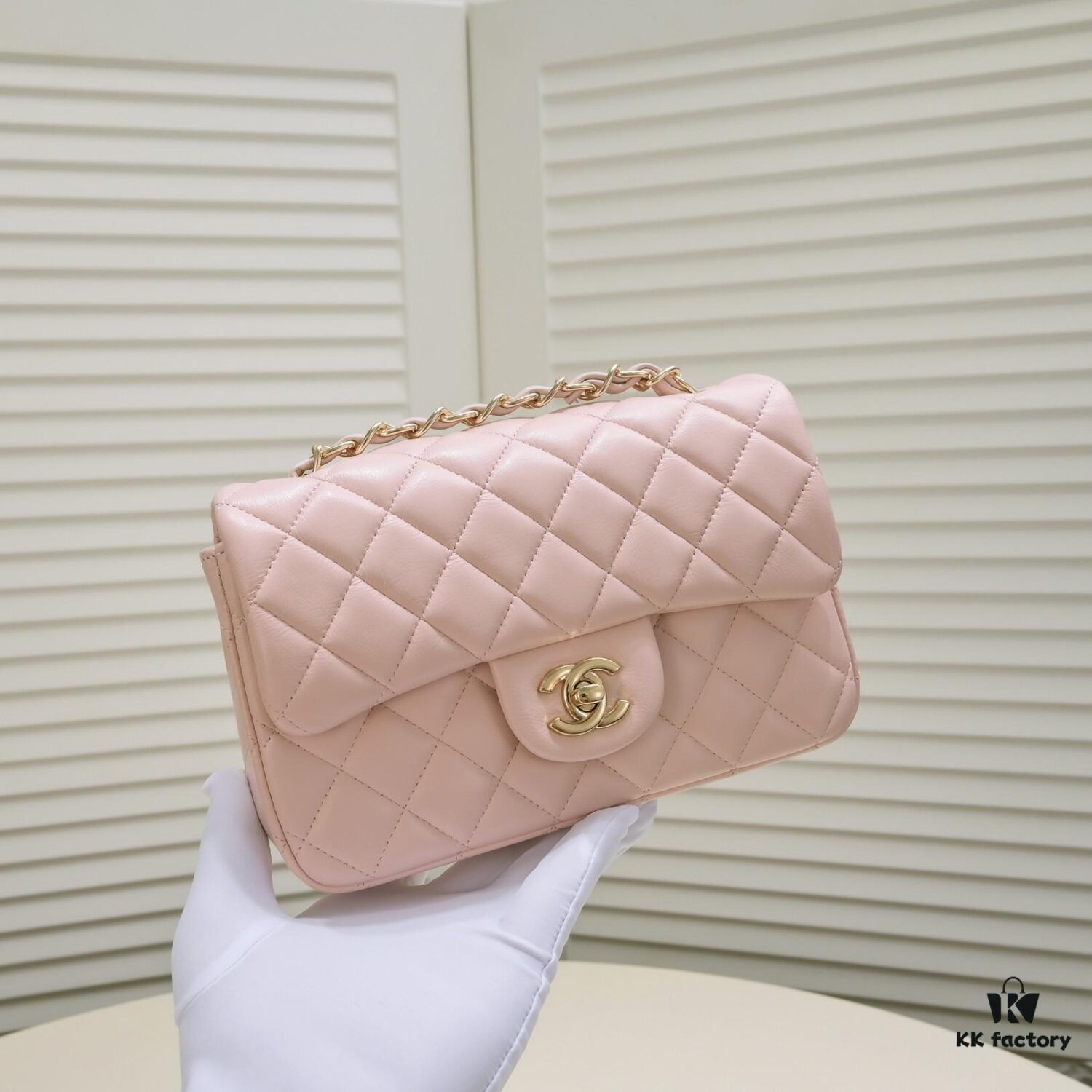69304a84f09edb6de4c4e332 Pink CF Classic Style Soft Lambskin Handbag 🌹 Chanel 💃🏻 Elegant and Timeless Design, Favored by Sophisticated Women