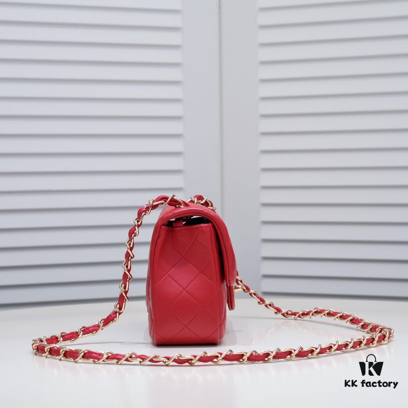 Bright Red CF Versatile Lamb Leather Bag 🌹 Chanel 💃🏻‼️ Timeless Classic [Blush] Elegant and Refined, the Favorite of Sophisticated Women 🌟 Premium Soft Leather with High-End Craftsmanship, Flawless Details from Official Retail Stores [Strong] Radiant and Feminine 😝[Strong] Luxurious and Durable 🌟 Size: 20*14*7cm, Model No.: 1116