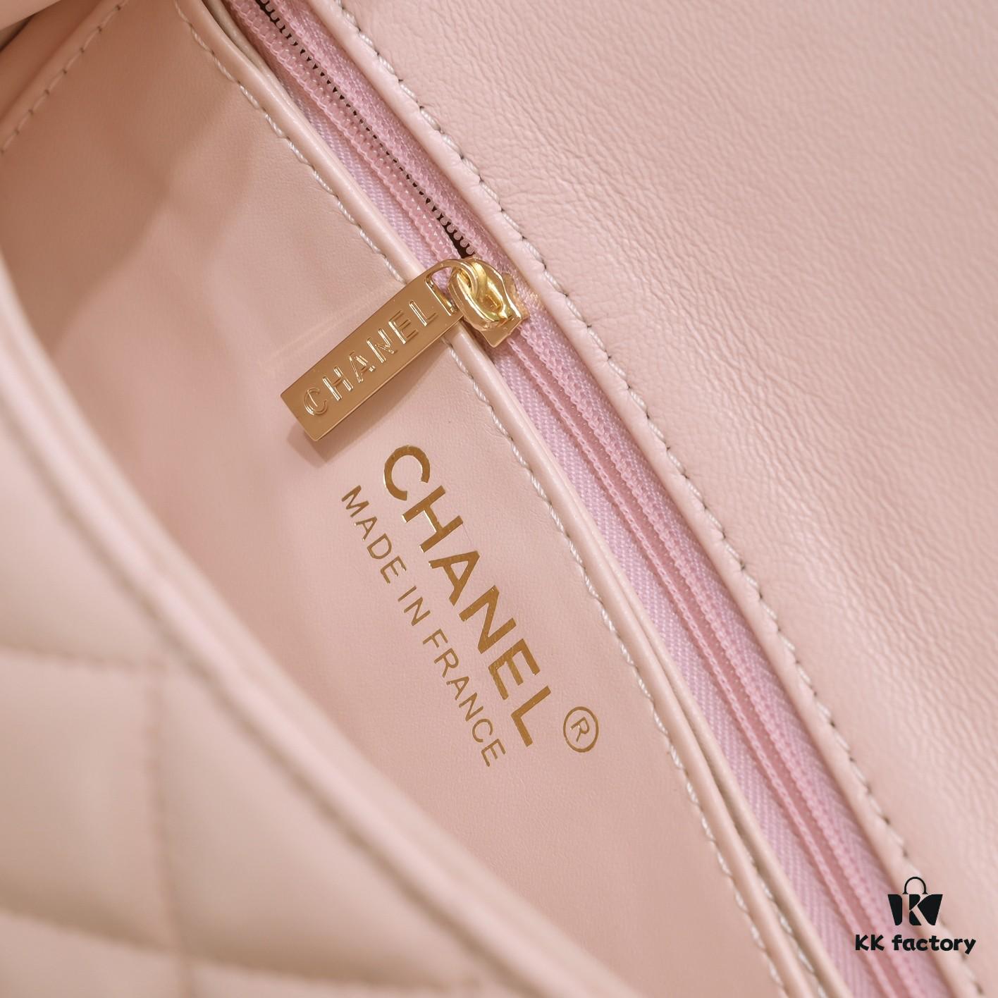 69304a86f09edb6de4c4e335 Pink CF Classic Style Soft Lambskin Handbag 🌹 Chanel 💃🏻 Elegant and Timeless Design, Favored by Sophisticated Women