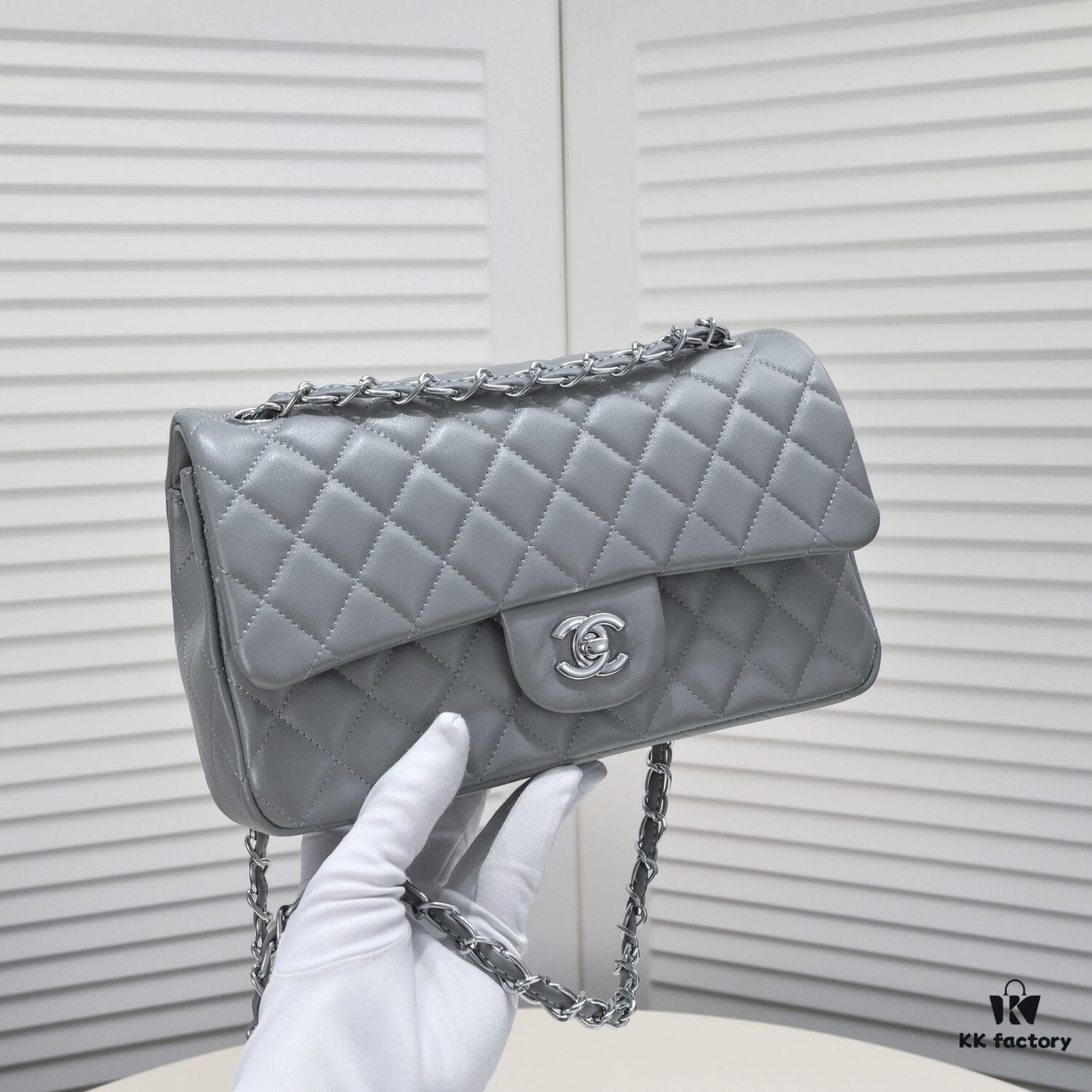 69304a94f09edb6de4c4e349 Gray Chanel Classic Lambskin Crossbody Bag with Red Interior, Summer Style 25.5*16*6.5 cm