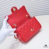 Bright Red CF Versatile Lamb Leather Bag 🌹 Chanel 💃🏻‼️ Timeless Classic [Blush] Elegant and Refined, the Favorite of Sophisticated Women 🌟 Premium Soft Leather with High-End Craftsmanship, Flawless Details from Official Retail Stores [Strong] Radiant and Feminine 😝[Strong] Luxurious and Durable 🌟 Size: 20*14*7cm, Model No.: 1116