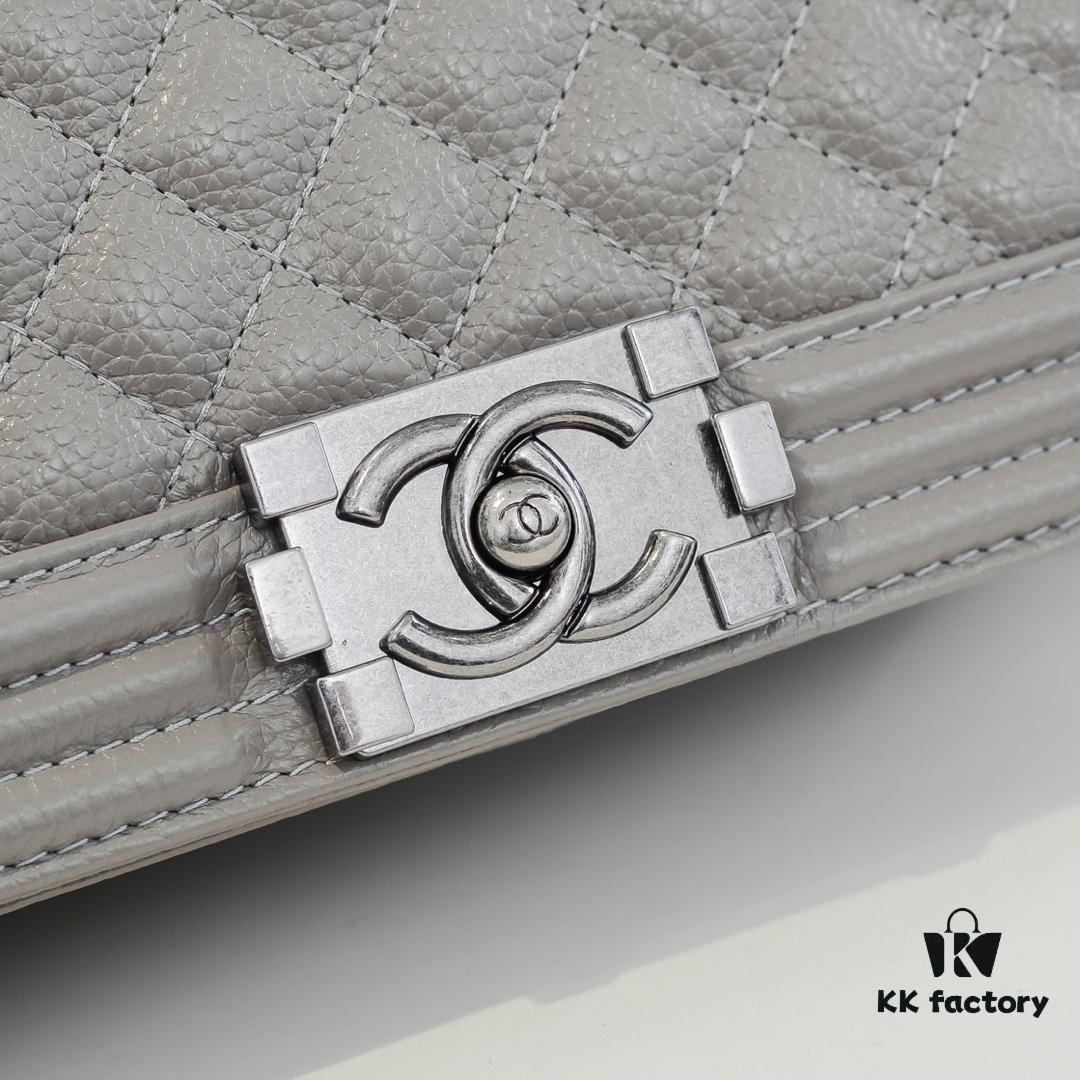 69304ae9f09edb6de4c4e3cf Authentic Leather with Original Hardware Chanel Handbag