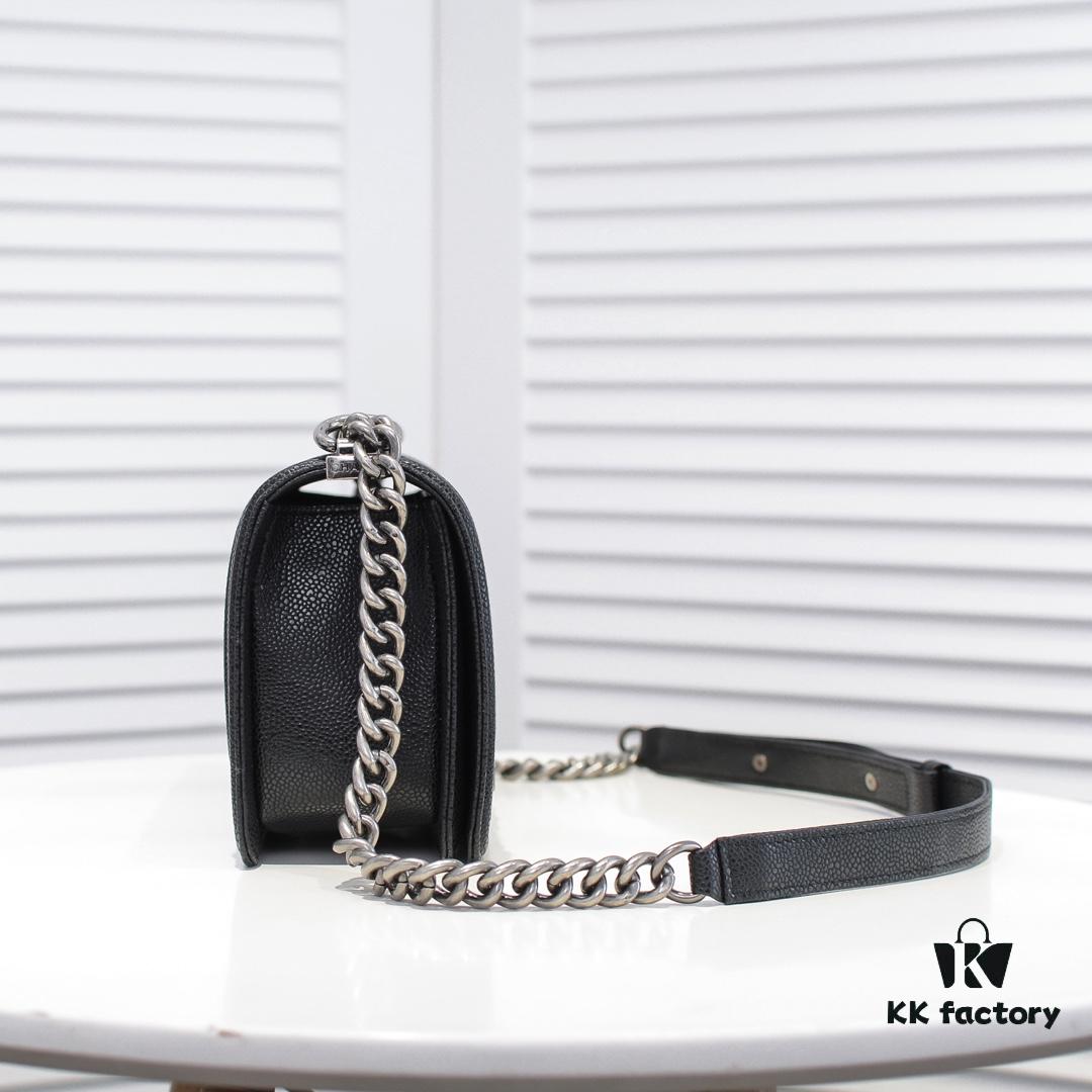 69304b2ff09edb6de4c4e43d Genuine Leather with Original CHANEL Hardware - Imported Quilted Calfskin, Thick Electroplated Metal Accessories, High-Quality Craftsmanship, 25*15*8cm