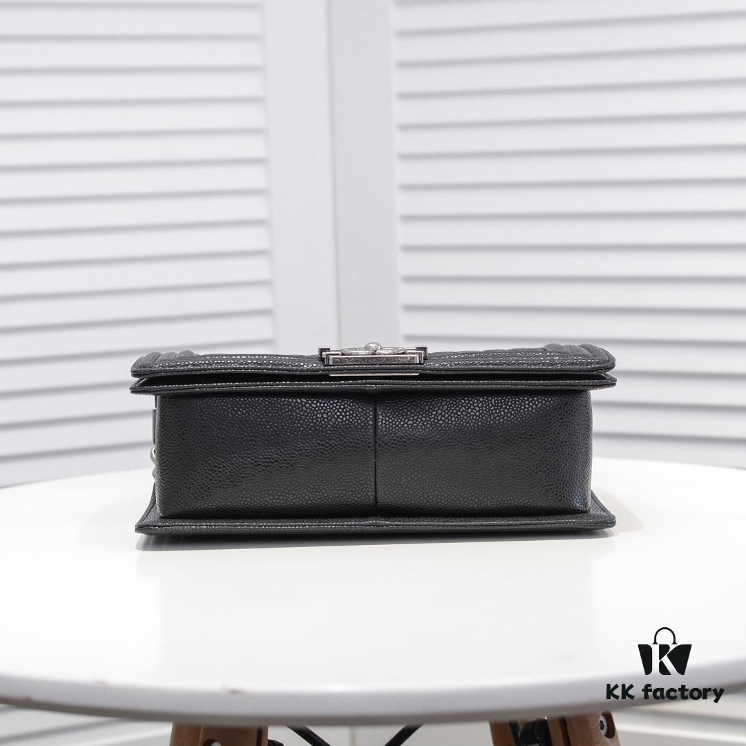 69304b30f09edb6de4c4e43f Genuine Leather with Original CHANEL Hardware - Imported Quilted Calfskin, Thick Electroplated Metal Accessories, High-Quality Craftsmanship, 25*15*8cm
