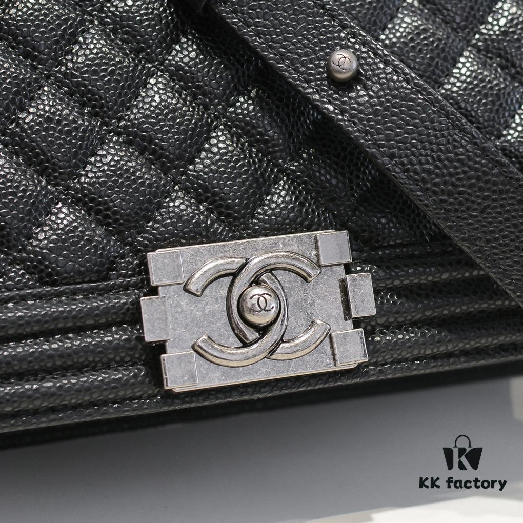 69304b39f09edb6de4c4e44a Genuine Leather with Original CHANEL Hardware - Imported Quilted Calfskin, Thick Electroplated Metal Accessories, High-Quality Craftsmanship, 25*15*8cm