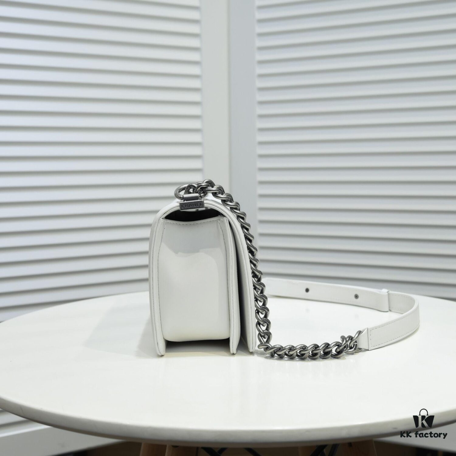 69304b3ef09edb6de4c4e451 Chanel Crown Lambskin Bag with Original Hardware - Full Sheepskin, Thickened Electroplated Metal Fittings, Vintage Silver V-Check Pattern, 25*15*8cm